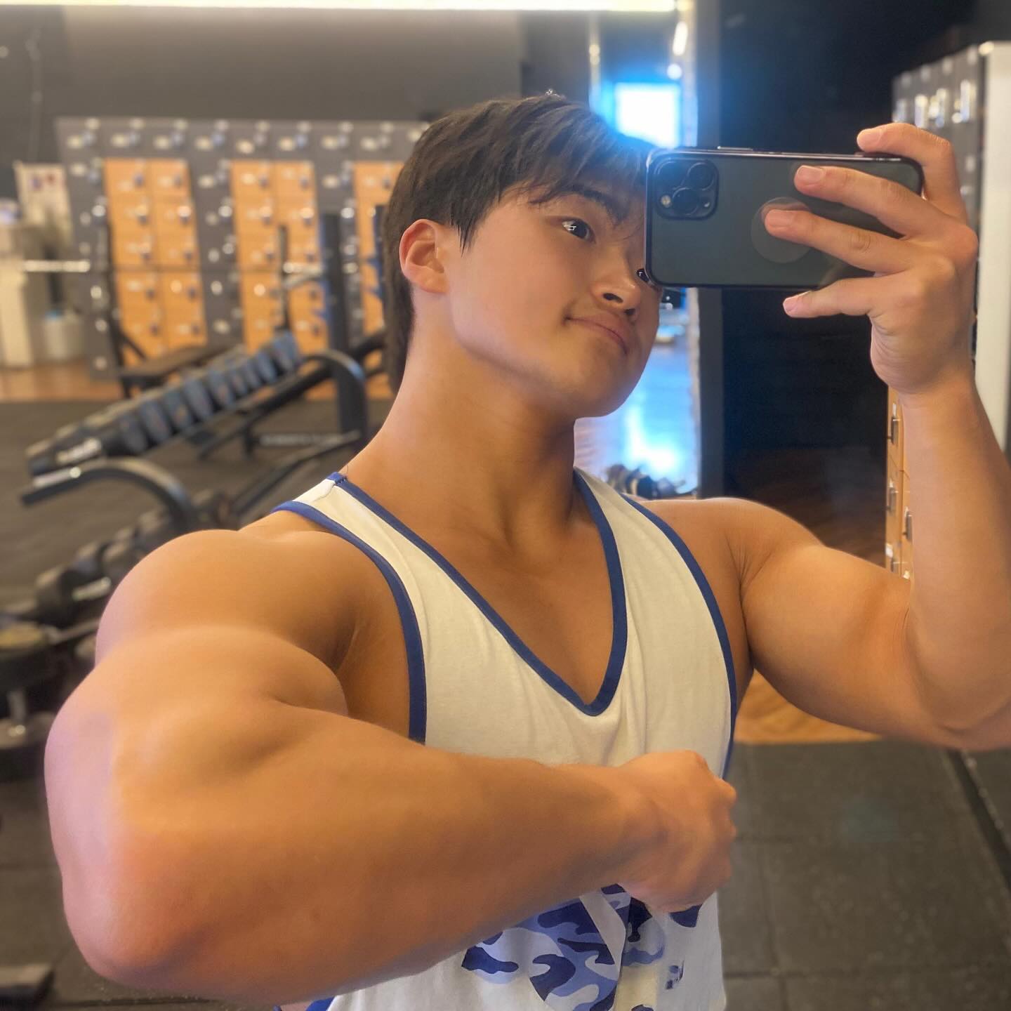 희망 가득한 표정
.
.
.
간만에 본가 갔다와서 맛있는 거 이것저것 먹었는데
1인분만 먹어서 그런가 살이 빠졌네요🫠