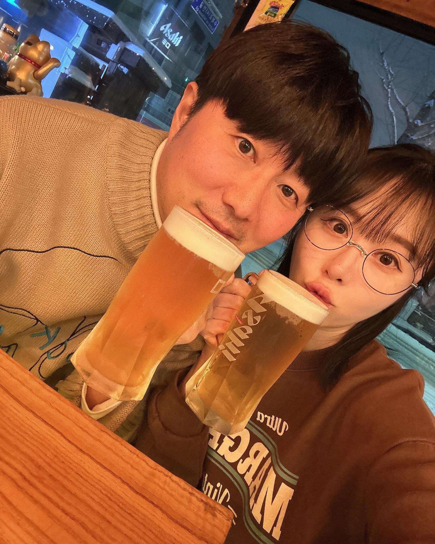 겨울 왕국 뺨치는 속초 여행✨
처음엔 날씨 때문에 우울했지만 점점 행복해지는 중🤣
랭킹 1위 먹은 인생 한우와 대게,,,😭
분위기 짱 좋고 맛있었던 오코노미야끼🍻
여행은 역시 먹는 맛😋

⠀⠀⠀ ⠀⠀⠀⠀⠀⠀⠀⠀⠀⠀⠀⠀⠀⠀ ⠀⠀⠀⠀⠀⠀⠀⠀⠀⠀⠀⠀⠀⠀⠀⠀⠀ ⠀⠀⠀⠀⠀⠀⠀⠀⠀⠀⠀⠀⠀⠀ ⠀⠀⠀⠀⠀⠀⠀⠀⠀⠀⠀⠀⠀⠀⠀⠀⠀

#속초 #여행 #소고기 #대게 #커플 #신혼부부 #부부 #맛집 #couple #selfie #travel