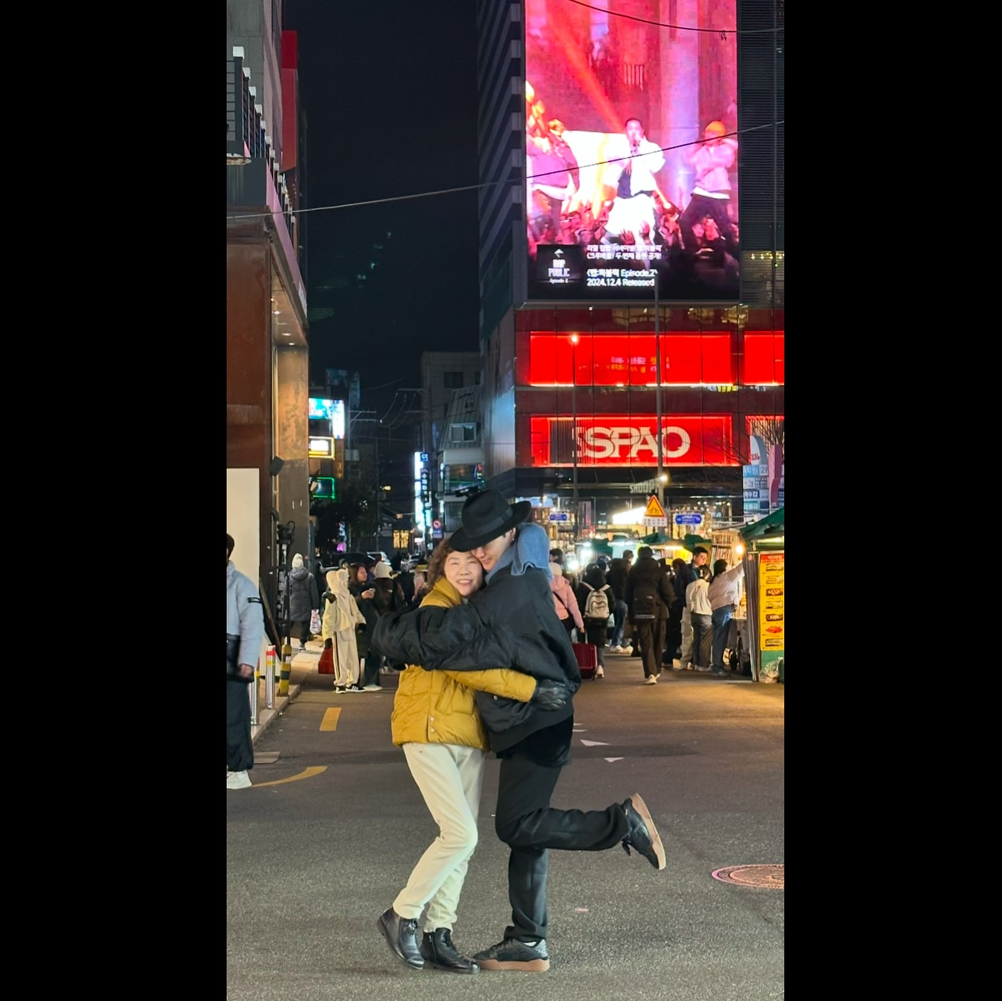 마미와 3년간의 생이별 금일부로 그 끝을 선언하다.
긴글은 생략하고 언제나 사랑하고 존경해요 마미
시간이 흐르면 언젠가 다 필요했음을 깨달으리
이 세상에 쓸모없는 시간이란 없다고...