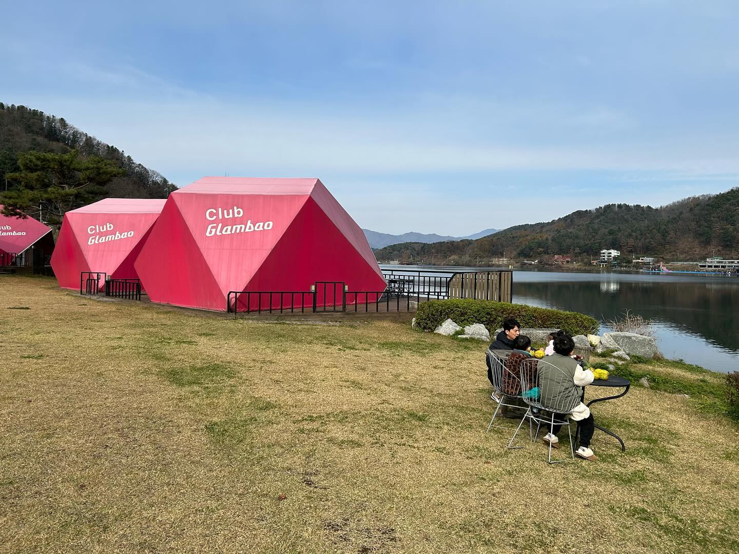회사매물로 나온 가평글램핑장 사전답사 여행ㅋ

형부랑 울오빠도 결이 비슷하고
아이들도 성향이 잘 맞아서 매우 즐거웠음!!

너무 재밌고 즐거웠던만큼
vitamina_jj
우리가 꼭 팔아보아용😍

#가평여행 #글램바오