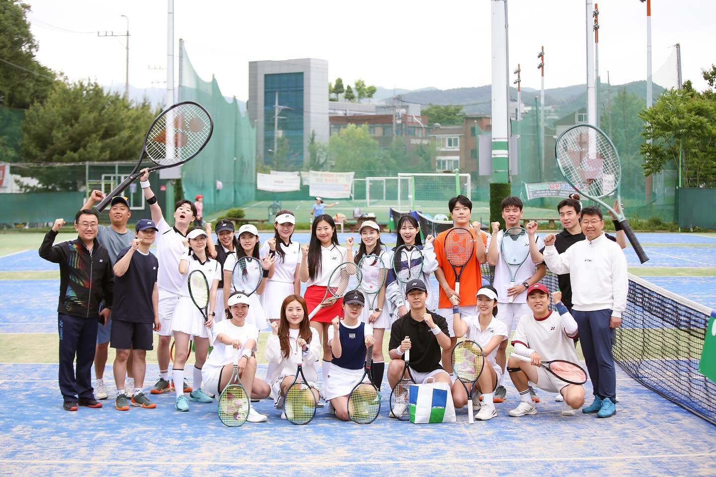 요니스라 행복해~❤️🤍😊
🎾1기&2기 교류전 열심히 뛰고왔어용ㅎㅎ
이벤트 게임도 하고! 준비 많이해주신 우진매니저님 고생많으셨습니다🫶👍
날씨걱정이 많았지만 끝까지 무사히 마쳐서 정말 다행이었습니다!
다음에 또 만나용~🙌

yonex_tennis_korea 
#요니스 #요넥스 #교류전 #요넥스테니스 
#YONEX #PERCEPT