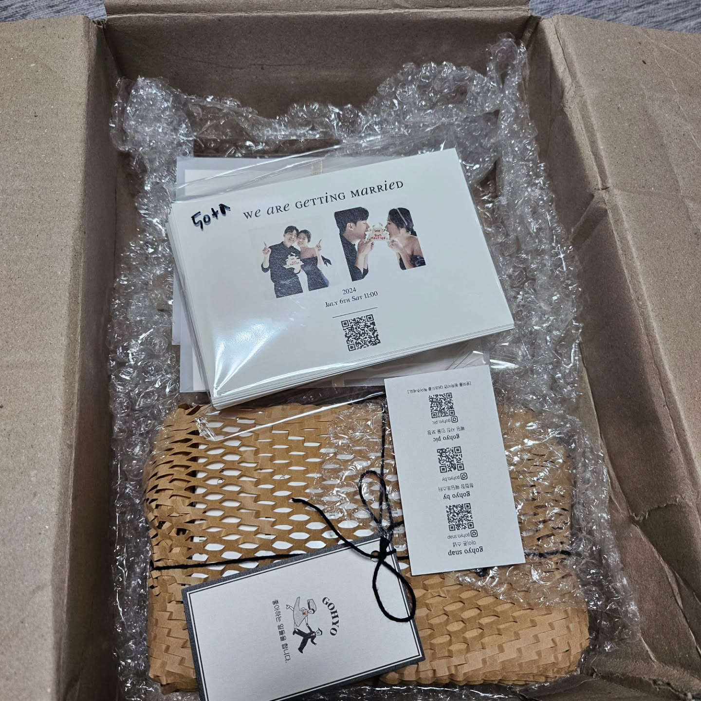 결혼식 2달전 청첩장이 왔어요~ 저희는 사진이 들어간 청첩장이 예뻐서 선택을 했는데 귀엽지 않나요!?!?!? 천천히 결혼준비 하다보니 2달밖에 안남았네요ㅎㅎ

결혼준비중💑 #예비부부 #드레스투어 #청첩장 #예신 #예랑이랑❤️ #다이렉트결혼준비 #웨딩앨범 #웨딩앨범수령

❤️다이렉트결혼준비 카페에서 합리적인 가격

❤️비동행플래너와 함께 해서 부담이 없음

❤️노력하면 이득 되는 다이렉트 결혼준비

❤️카페가입 시 추천인코드 “개굴11“입력하시고 30,000포인트 받아가세요!! 

❤️추천인 -개굴11
https://cafe.naver.com/directwedding

direct.wedding
https://www.instagram.com/p/CwYsEgnvrdN/?igshid=MTc4MmM1YmI2Ng==