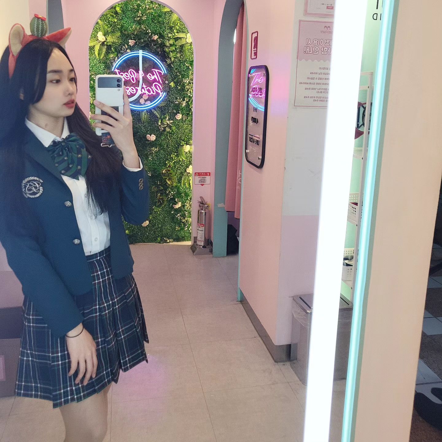 다행스럽게도 아직도 교복이 잘 어울리는 나이(?)
덕분에 찐 10대가 나한테 번호 물어봤었다 ,,, 🤣
⠀⠀⠀⠀⠀⠀⠀⠀
#1년전 #롯데월드 #번따 #ㅋㅋㅋ #감성교복 #감성교복롯데월드점
#매직패스 #자본주의의맛 #짜릿해 #학생교복 #고딩 #여고생
#광고모델 #cf모델 #교복모델
⠀⠀⠀⠀⠀⠀⠀⠀