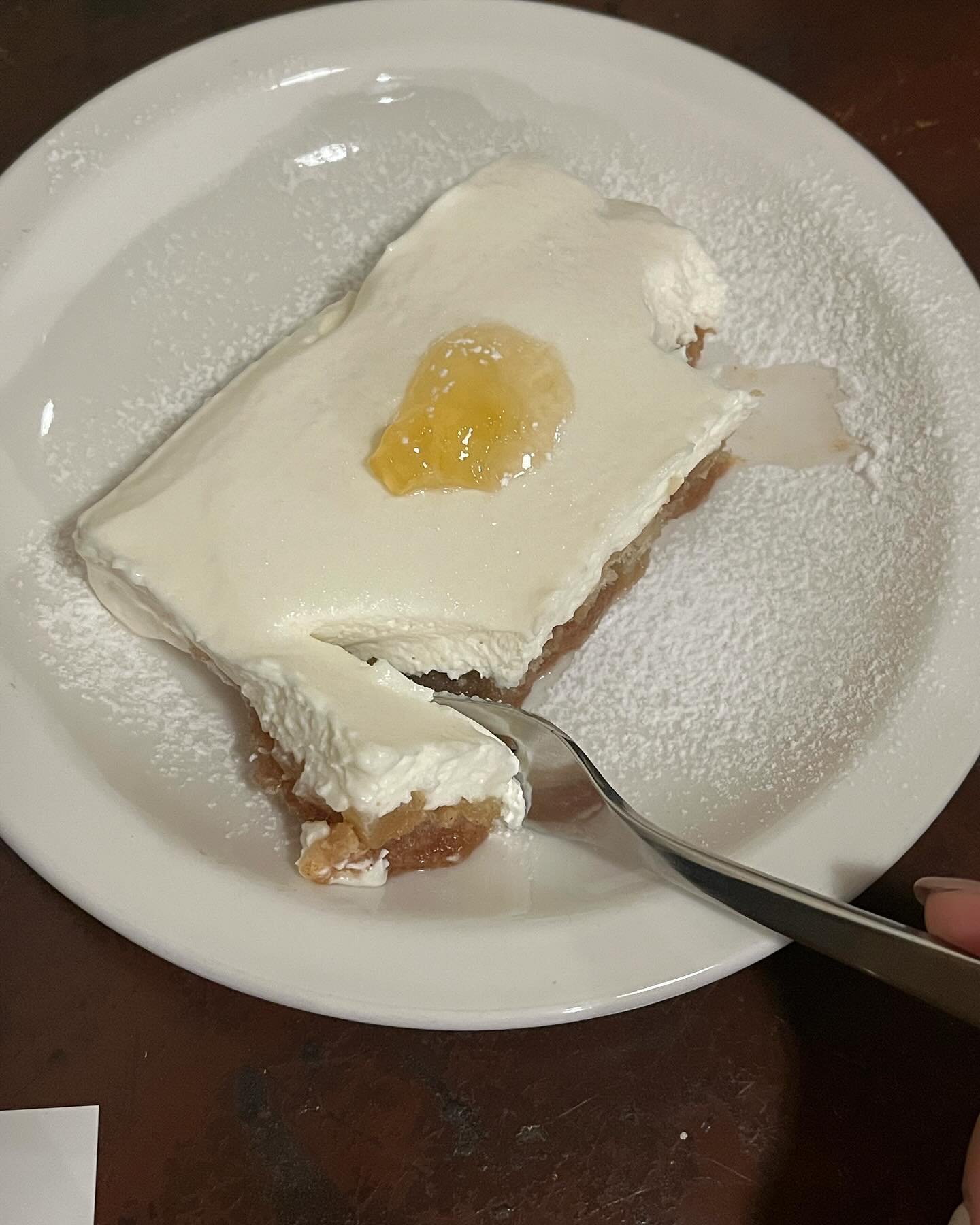 코지한 느낌의 한남동 작은 카페
우드톤의 감성이 마음을 따뜻하게 해준다
내생에 첫 사과티라미수는 기분좋게 달달하고 촉촉하고 부드러웠다
커피와 찰떡궁합이 아닐 수 없지.

📍한남 맥코이
📍플랫화이트(5,000원),사과티라미수(8,000원)
📍매일 09:00-21:00
📍070-7857-2020
📍내돈내산