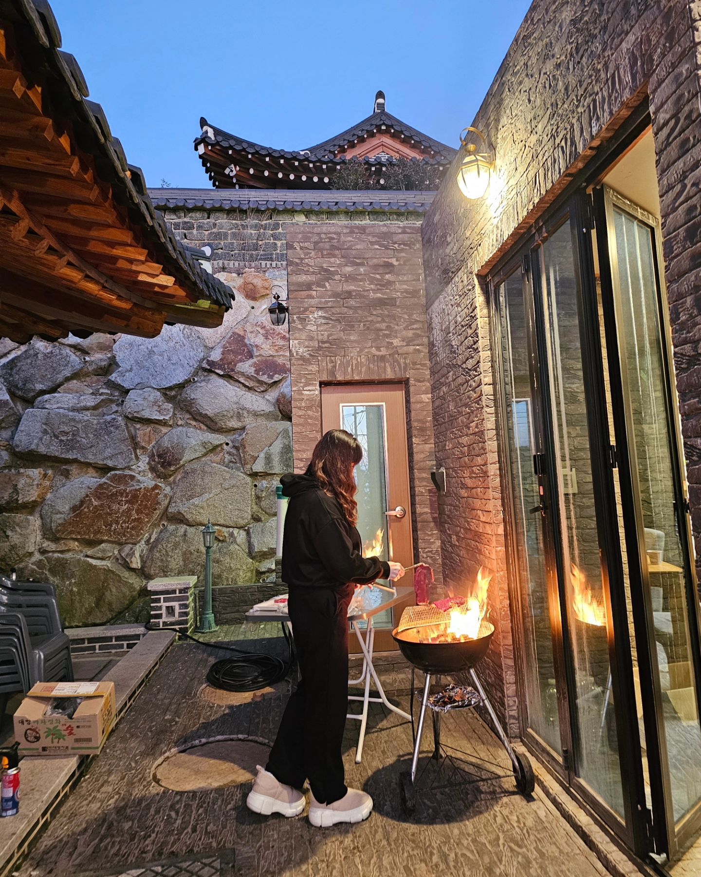 #신안여행
여행의 묘미는 바로 #바베큐 & #불꽃놀이
제대로 즐기고 왔어요🤭

여긴 또 가고 싶은 #압해도 #금송재한옥
편안한 침구의 호텔과 바베큐 즐길 수 있는 펜션❤️
#신안호텔 #신안펜션  행복🥰

#1004섬분재정원 #천사섬분재공원 바로 옆🎶
힐링하기 좋은 여행지😍
#전남여행 #신안핫플 #압해도여행