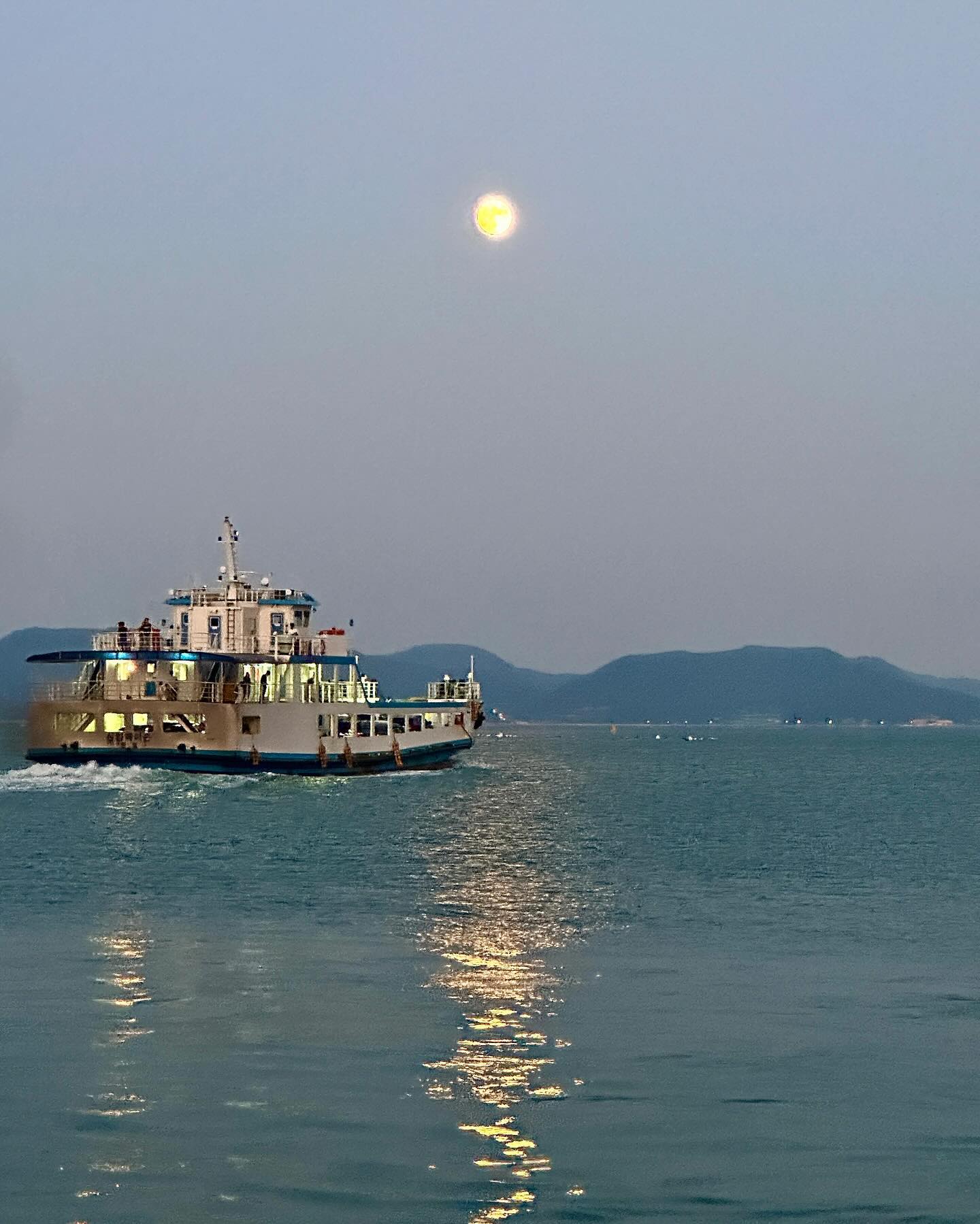 완도여행 중 만난 🌕&⛴️

#완도바다 #완도 #완도여행 #당목항 #당목항에서 #당목항출발 #전라남도 #전라남도여행 #금일도