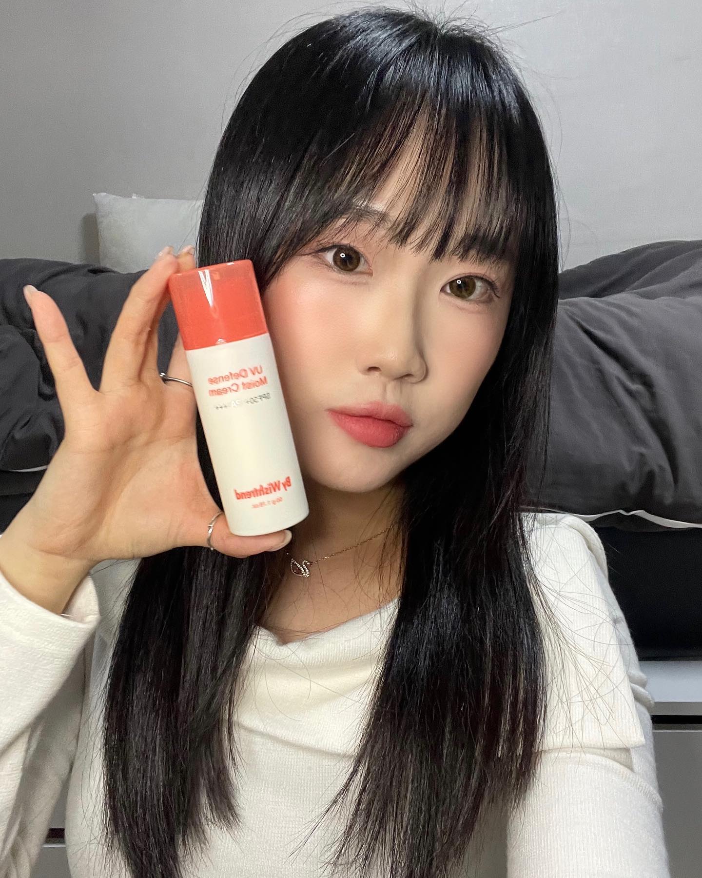-
#협찬 #제품제공 #bywishtrend #바이위시트렌드 #유브이디펜스모이스트크림 #선크림 #선크림추천 

선크림은 무엇보다
끈적거리지 않는 게 최고야 ,,☀!️
적외선과 블루라이트까지 차단해주는 파워 선크림 발견🫶🏻