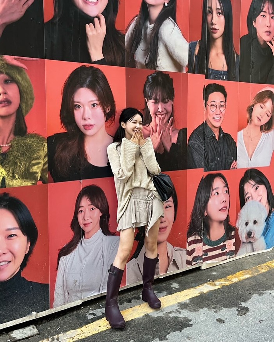 2023 마지막 피드사진은 
내가 가장 좋아하는 입가리고 스말포즈🫢😆
내년에도 열심히 입가리고 찡긋대야즤🫢😆