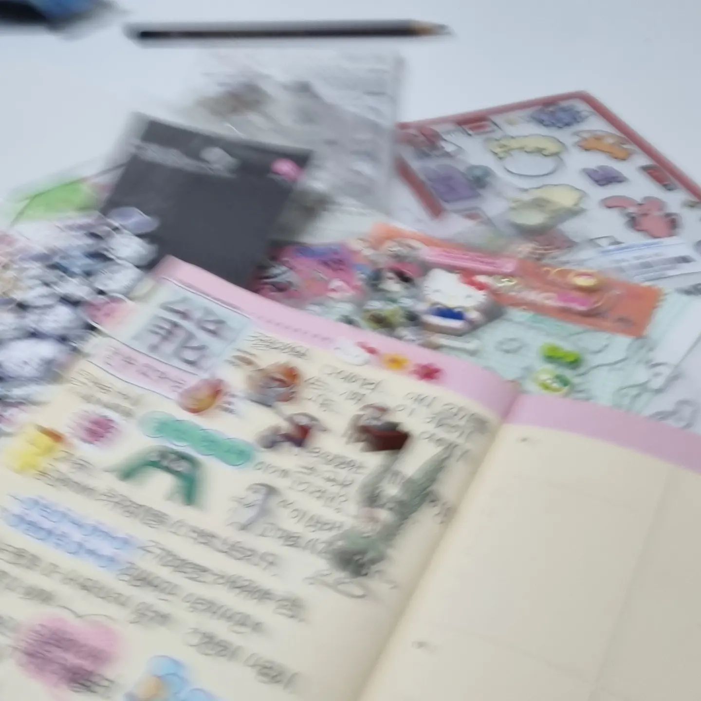 고2입니다. 인생의 물레방아처럼 굴러가요. 사실 개똥벌레일지도....

이제는 겨울잠이 아닌 그저 숙면을
3월이 제일 빠르고 바쁜 달이라고 생각아닌 생각같은 생각같지 않은 생각을 하는 생각이 생각을 만드는 이런
오늘도 새벽2시가 되었네요.

#오늘의다꾸 #기록의가치 #다이어리스티커 #다꾸러맞팔 #정신건강 #지켜요 #07 #다꾸팩 #고2