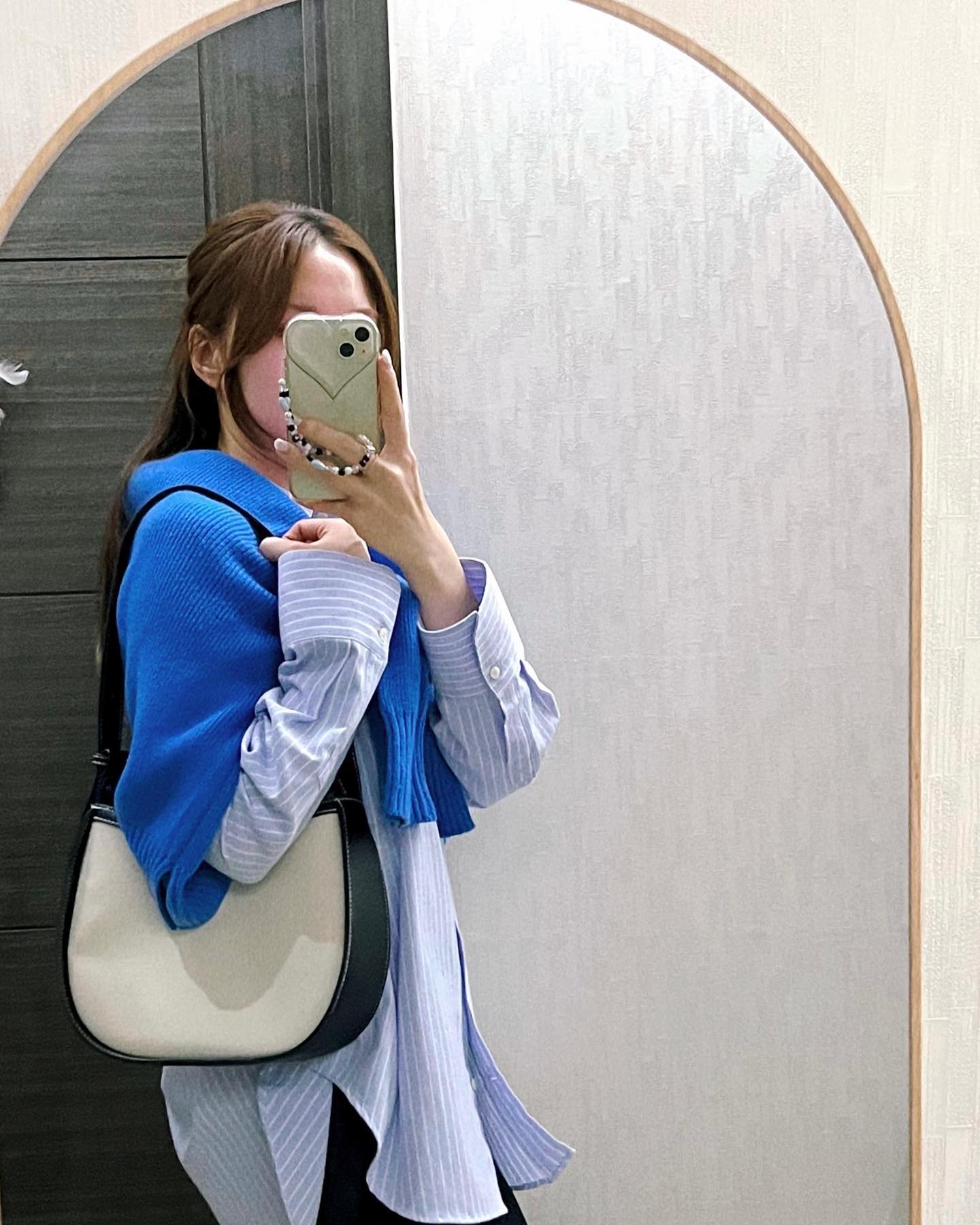 찬바람 솔솔부니 놓고있던 
소르베계정 소환😊~🍂🤎
더 추워지기전에 이번주는 #셔츠돌려입기 중인데
셔츠입고 니트하나 둘러주면 엄청 따수버용~ 🧸🧶🫶🏻 #가을옷코디 #간절기코디추천 
⠀
⠀
#니트코디추천 #가을셔츠추천 #자라셔츠 #삼바코디