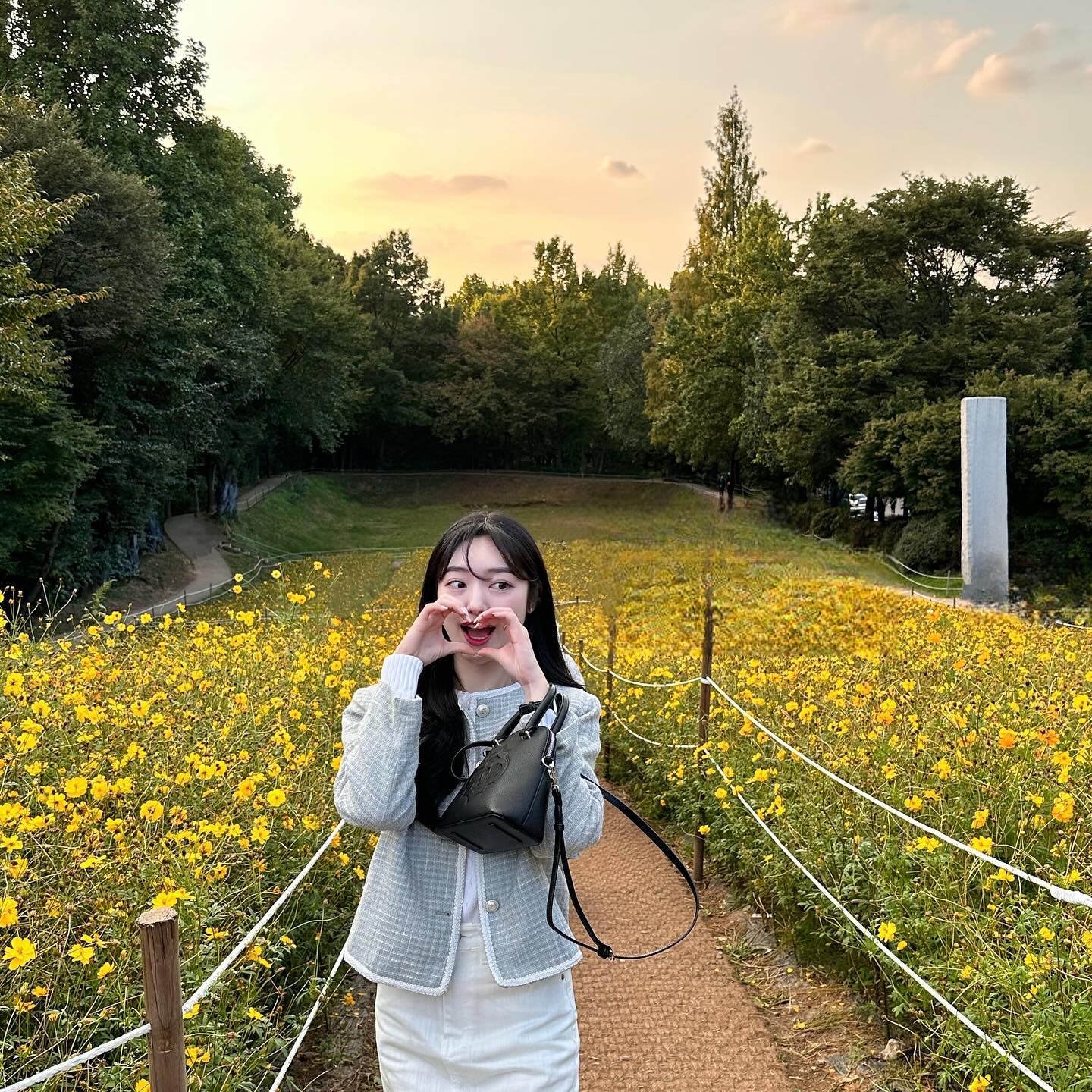 두 번의 계절이 바뀔 때 즈음 올리는 나 .. 🐢
빨리 따스해지길 바라며 :-) 🌻👀
.
.
.
#올림픽공원 #나홀로나무 #꽃