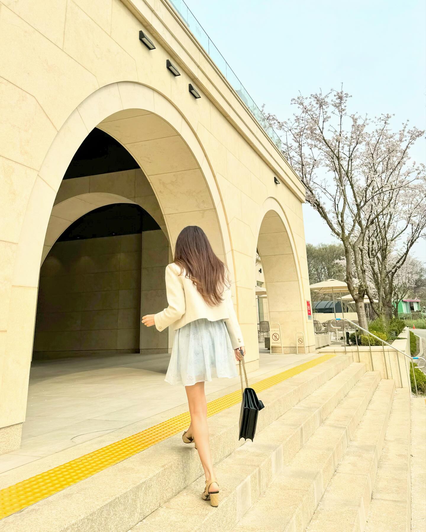 🍃🍃🍃나들이~
.
.
#f4f#fff#l4l#f4l#follow4follow#like4like#daily#selfie #selfies#ootd#좋아요#맞팔#선팔#선팔하면맞팔#맞팔해요#팔로미
#패션스타그램#데일리패션#데일리룩#모쿠슈라#모쿠슈라프렌치카페#파주#파주카페#파주가볼만한곳#벚꽃축제#벚꽃명소