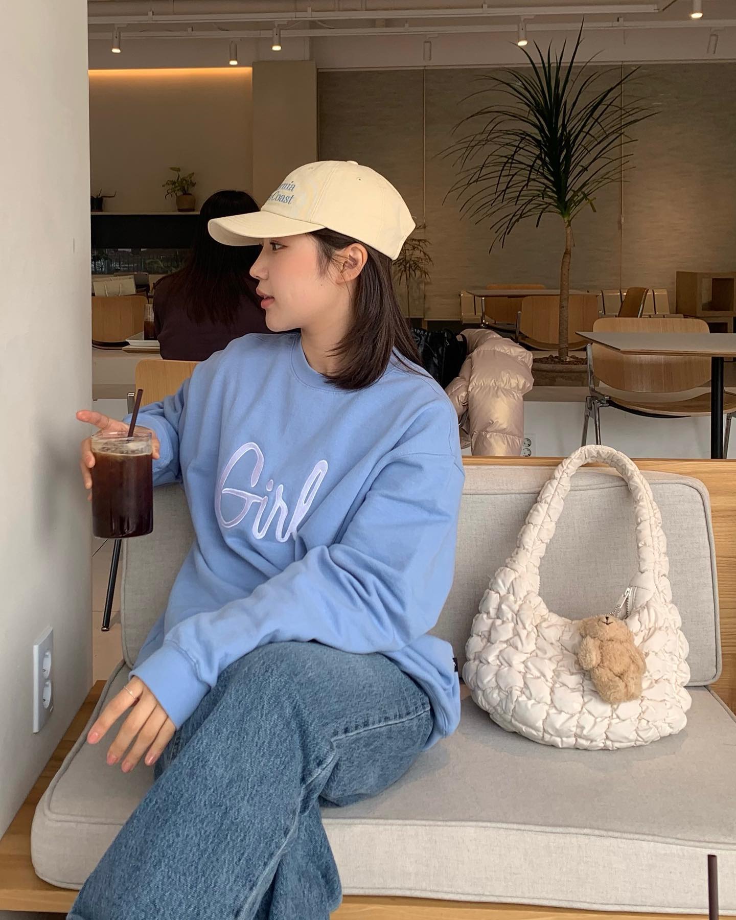 #협찬
사계절 내내 착용하기 좋은 논기모 원단의 봄 맨투맨🦋 ⋆⁺₊⋆ 

#걸스케이트보드 #girlskateboards #맨투맨 #여자맨투맨 #스웻셔츠 #봄맨투맨 #데일리룩 #봄코디 #ootd