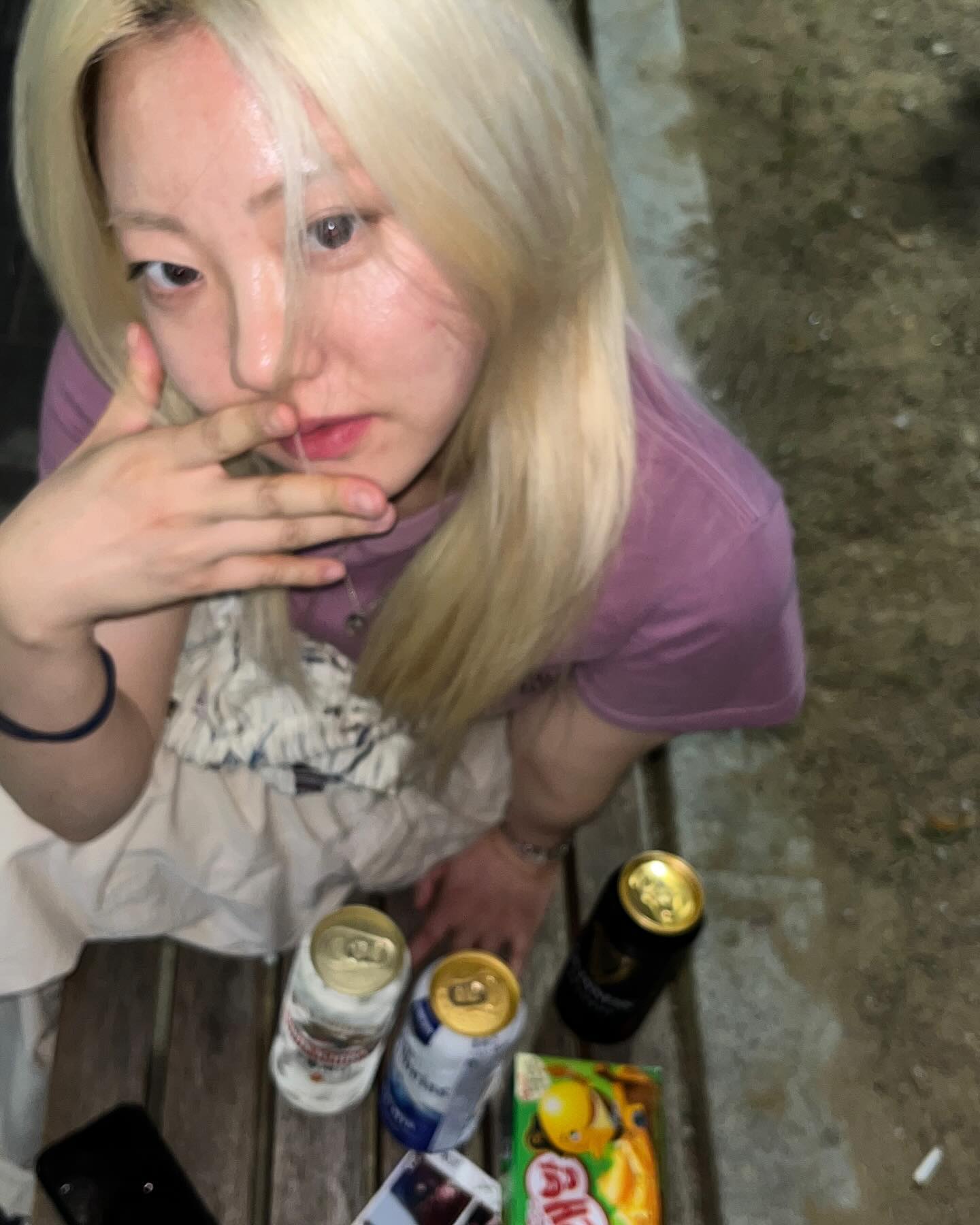 _
“술을 좀 안 먹어야겠다는 생각을 해보신 적은 있으신가요?“
”제가요? 호홓 왜요?ㅎㅎ“