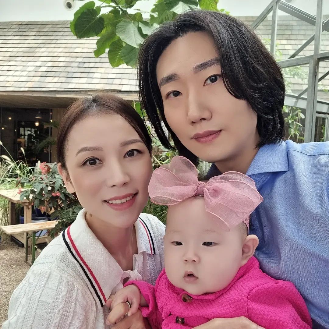 하율이와 함께한 첫 추석연휴는 사랑 그잡채❤️
연애시절,결혼후,임신후,출산후에도 빼놓을수없는 강릉 여행과 #양양크랩 🦀 갈때마다  더 맛있어지는 이곳은 정말 진리!거기다가 통징어 서비스는 못참지🤭🫶
어딜가나 이쁨 받는 우리 하율이는 복덩이❤️천사얌👼
우리가족사랑해❤️
연휴동안 운전열심히 해준 남편사랑해❤️
.
.
#추석연휴
#강릉여행 
#강릉맛집
#양양맛집
#가족여행 
#가족스타그램 
#럽스타그램 
#육아스타그램