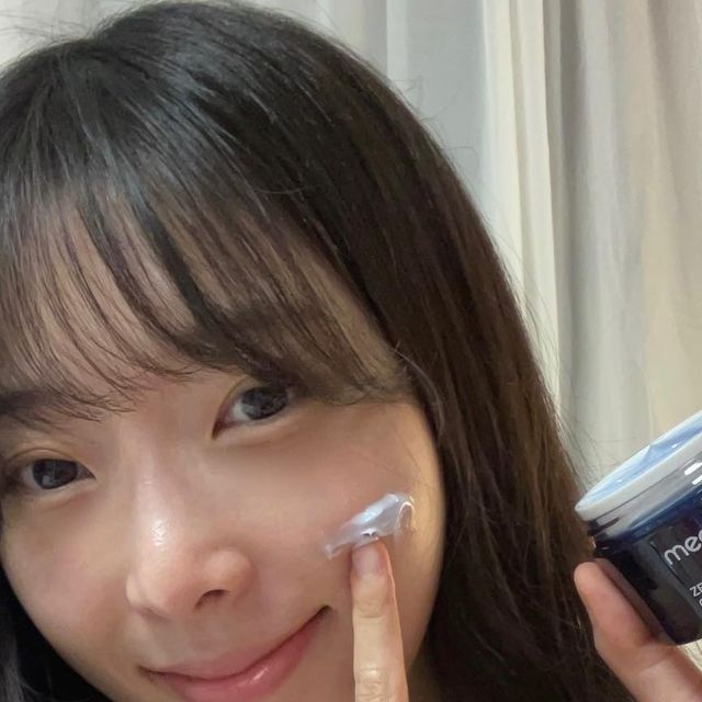 소 은 on Instagram: "❇️ 단 하루만에 늘어진 모공을 리프팅하는 메디큐브 제로 모공 원데이 크림 ⠀ ⠀ ✅ 입체적인 3D 모공 축소 모공 리프팅 공법 ⠀ ✅ 효과로 증명하는 제로 모공 원데이