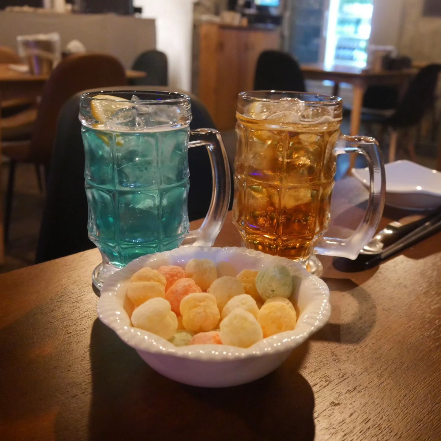 #들락 #상봉역술집
안주와 하이볼 가격대가 좋다
맛도 좋고^^

#얼그레이하이볼
#블루하이볼

주전자 어묵과 꽃토마토
남편이랑 둘다 토마토 좋아해서
안주중에 토마토가 있으면 주문하는 편이다
하이볼 마시고 맛있어서 추가주문 고민하다
생맥주 마시고 싶어서 주문 ㅎ

⏰️월~토 오후5시~새벽1시
📞0507-1448-5279
🗺서울 중랑구 동일로118길 36 1층 101호

#상봉역술집 #상봉하이볼 #상봉맛집
#맛스타그램 #먹스타그램 #술스타그램
#좋아요 #일상 #좋반 #맞팔 #선팔