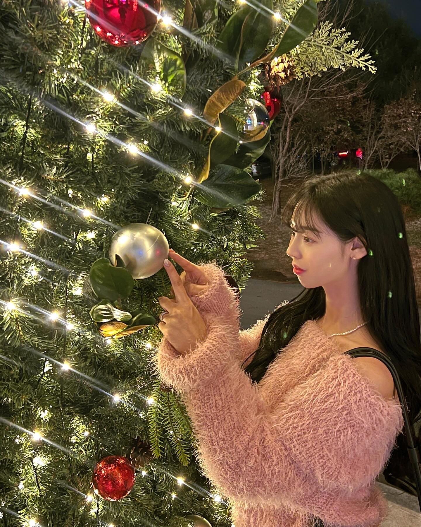 D-13🎄
.
다가오는 크리스마스는 언제나 설레💕
이번 클쓰는 화이트 클쓰가 되기를 🤍