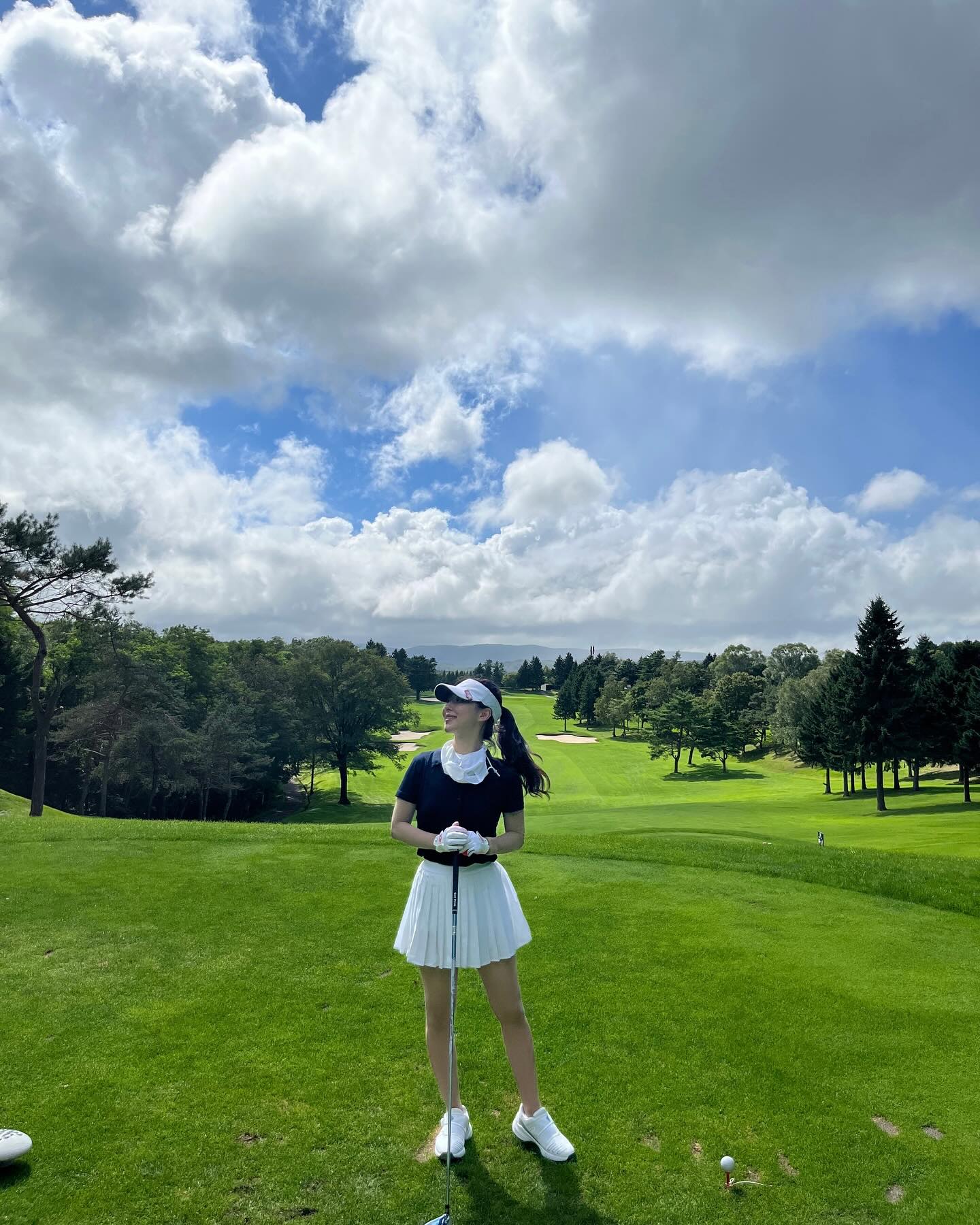 홋카이도 골프여행 2 🇯🇵⛳️

8/30 홋카이도 크라크 9시 티업
정말 더웠지만 사진 하나는 기가 막히게 나왔던 곳 🌲☁️
골프여행가면 첫날은 다 연습 게임이잖아?
(다음 게시물에 올릴 유니토브에서 좀 침~ㅋ) 
노캐디 2인 18홀 쓰루플레이 첫 경험, 
너무 생각보다 배고프고 더웠지만 재밌었다 👍🏻
(경아리 진재리 치는 영상은 맨마지막에 있숩니다) 
내 영원한 캐디 황선생님, 고마워🩷

#일본골프여행 #홋카이도골프 
#크라스cc #clarkcc