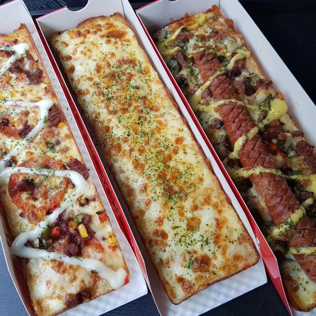 군산 피자먹다 조촌점 
점심에 포장해서 먹었는데요 
직원분도 친절하고 가성비좋은 피자네요
맛은 진짜 존맛탱 강추 제발 ♡♡♡
완전 피자맛집이예요
#협찬 #피자먹다 #조촌동피자 #피자맛집 #군산피자 #네모피자 #다트로이트피자