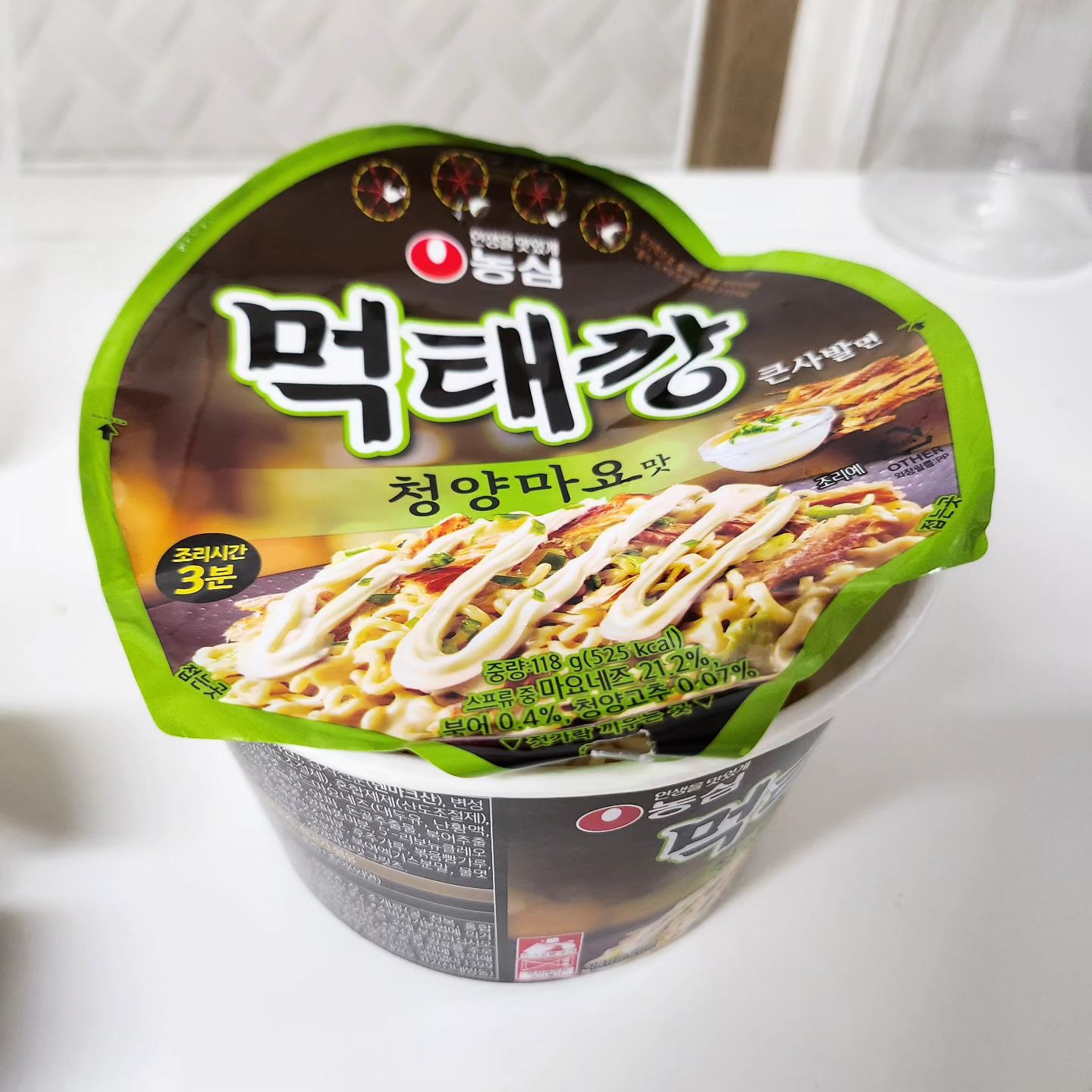 먹태깡 라면
농심 아주 열일하네~
맥주를 부르는 라면이구먼..
간신히 참았다 ㅎㅎ
.
#먹태깡
#먹태깡라면
#농심라면