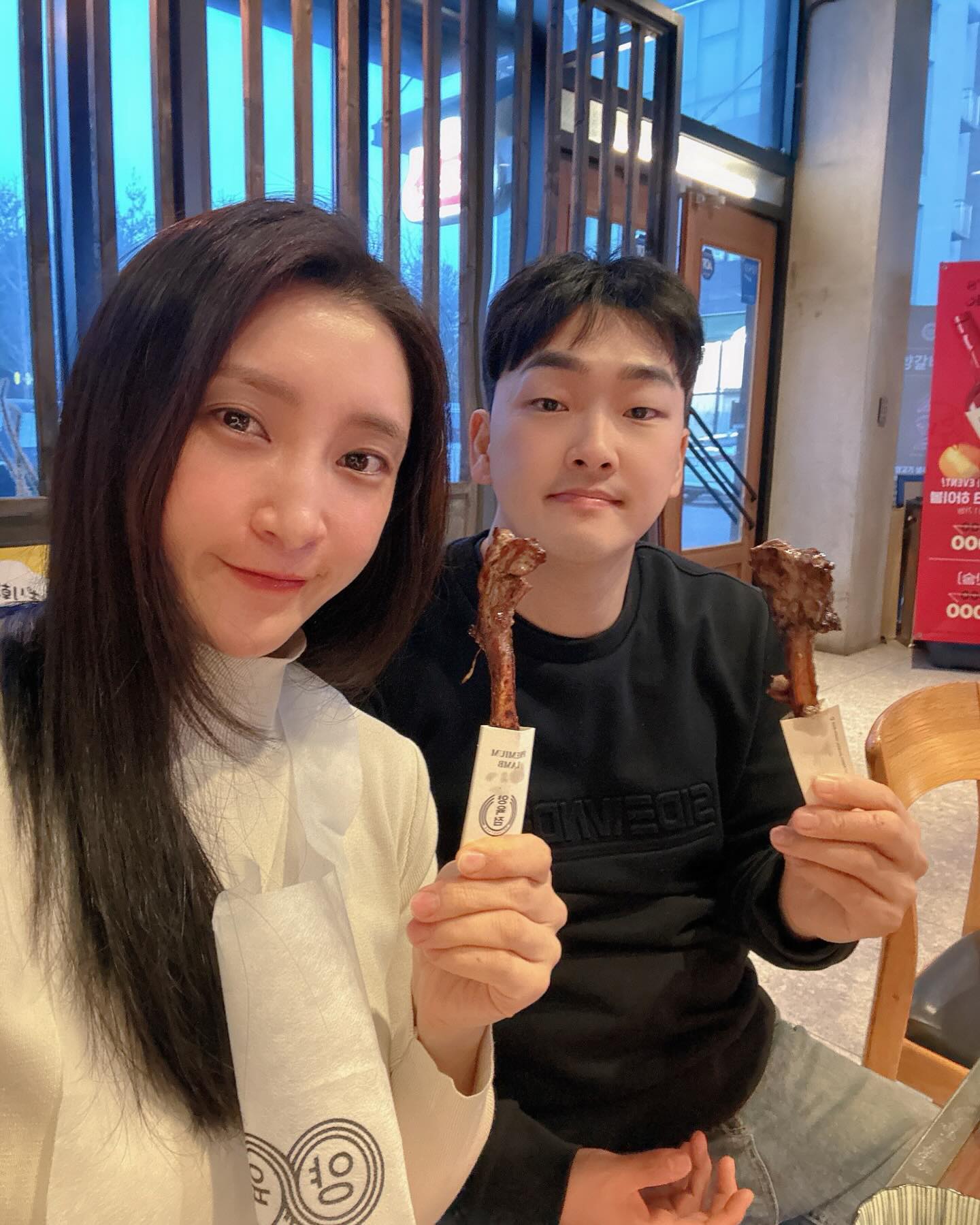 #양갈비는양육점 
오빠랑 맛있는 #양갈비 먹으러 #양육점 🙌🏻

양갈비는 언제나 사랑이쥬🤍
맛도 서비스도 최고👍🏻

#양육점수완점
▶주소: 광주광역시 광산구 장덕로50번길 12-1 (장덕동 1415)
▶영업시간: 오후 4시 ~ 밤 11시 (매주 일요일 휴무)
▶주차: 매장 옆 주차장 이용가능
(주차공간 협소한편, 주변 골목 갓길주차 가능)
▶캐치테이블 예약가능, 유아의자, 식기류 있음
☎ 전화번호: 0507-1323-1479 ☎

.
.
.
#광주양갈비 #광주양갈비맛집 #광주양고기 #광주양고기맛집 
#수완지구맛집 #수완지구양갈비 #수완지구양육점 #데일리_분홍👫