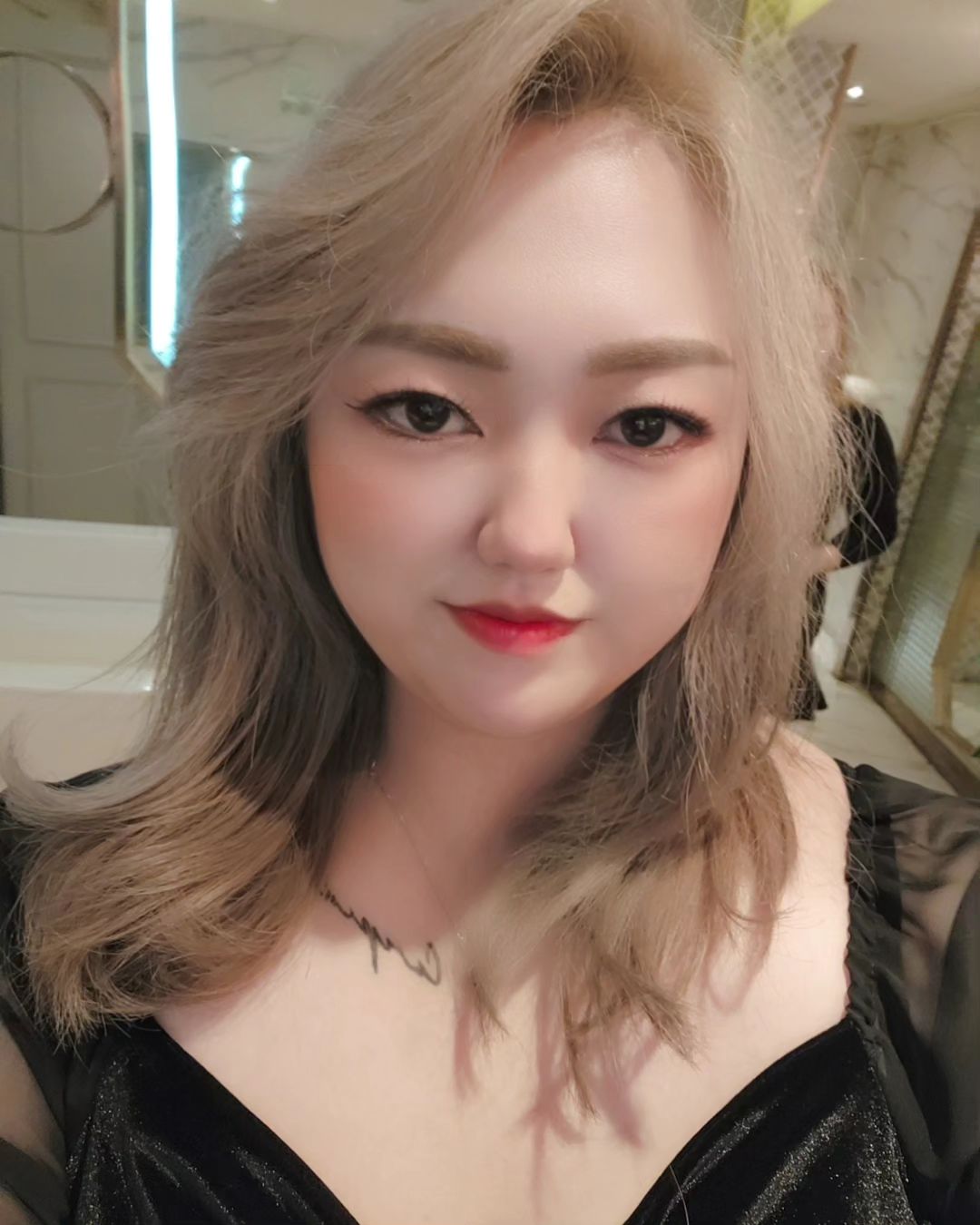잘 지내고 계시죠 여러분? 새해 복 많이 받으세요❤️

새해에는 조금더 다양한작업 다양한 모습으로 찾아뵙겠습니다❤️🫶🏻

#헤어메이크업
#메이크업아티스트
#헤메
#헤어메이크업문유진
