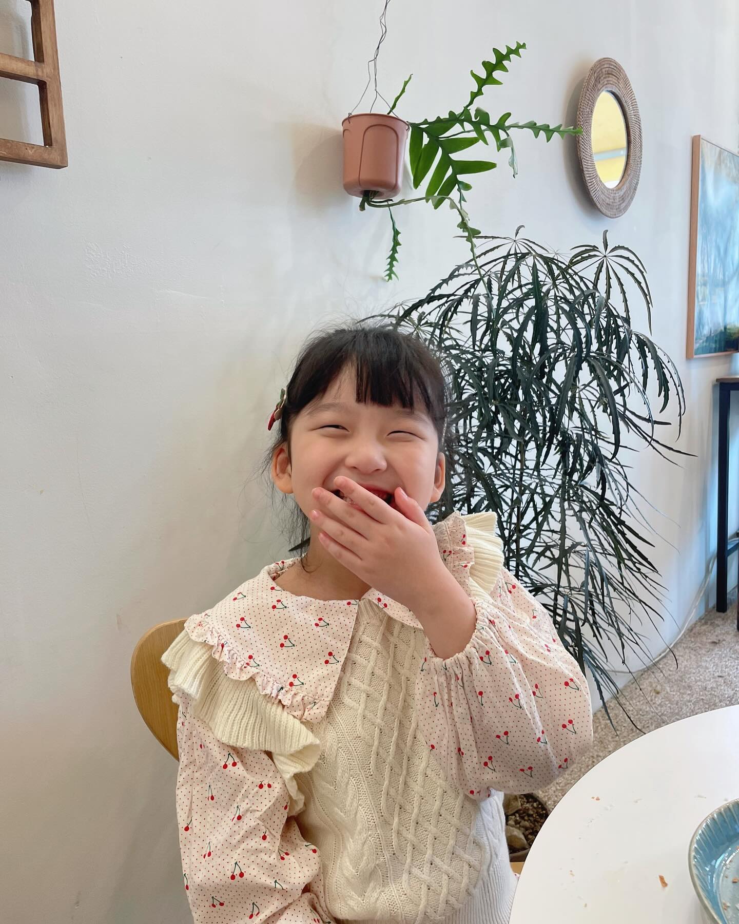 20231013
.
개교기념일이라 데이트 한 날
이틀 전에 데이트했는데 왜 또 하냐며
👧🏻다음주꺼 미리 당겨쓰는거야?👀
.
이젠 티키타카도 되고 맛난거 먹고 걸으며 많이 얘기 나눴던 날
넌 늘 사랑이야❣️