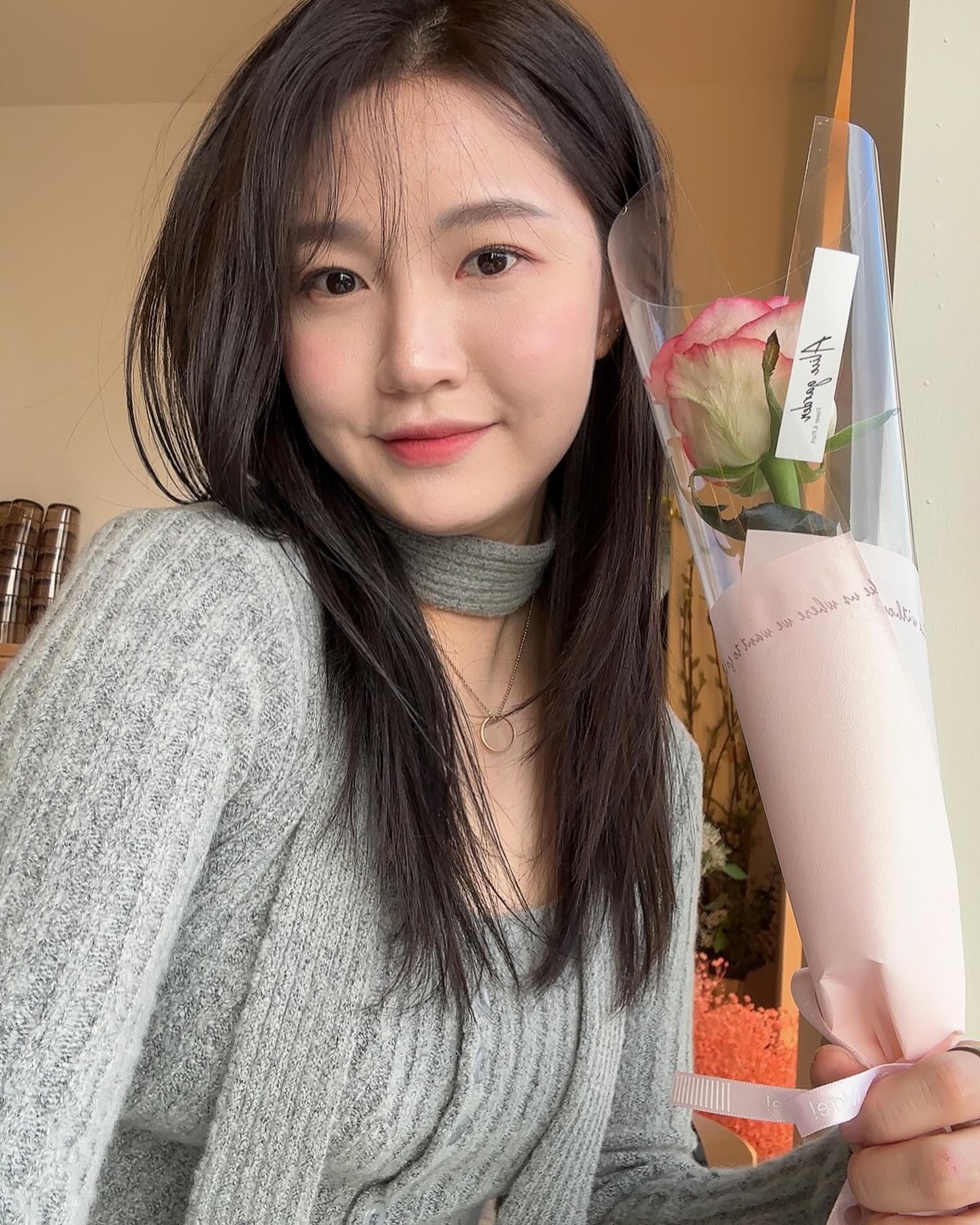 ❄️
Good bye 2023
마지막날은 현정 청모💌
볕이 좋아서 백만장찍은 셀카 모음집