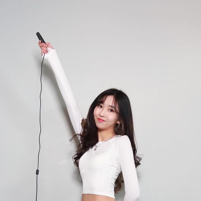 유진 on Instagram: "#촬영협찬 유또사. 유진이 또 사진찍네... 오랜만에 셀프사진관 다녀왔음 헤헤 여기는 첨 갔다왔는뎅 원본 걍 무료로 주고 60분 이용이라서 꽤 길었음 중간에 포즈 고갈남..