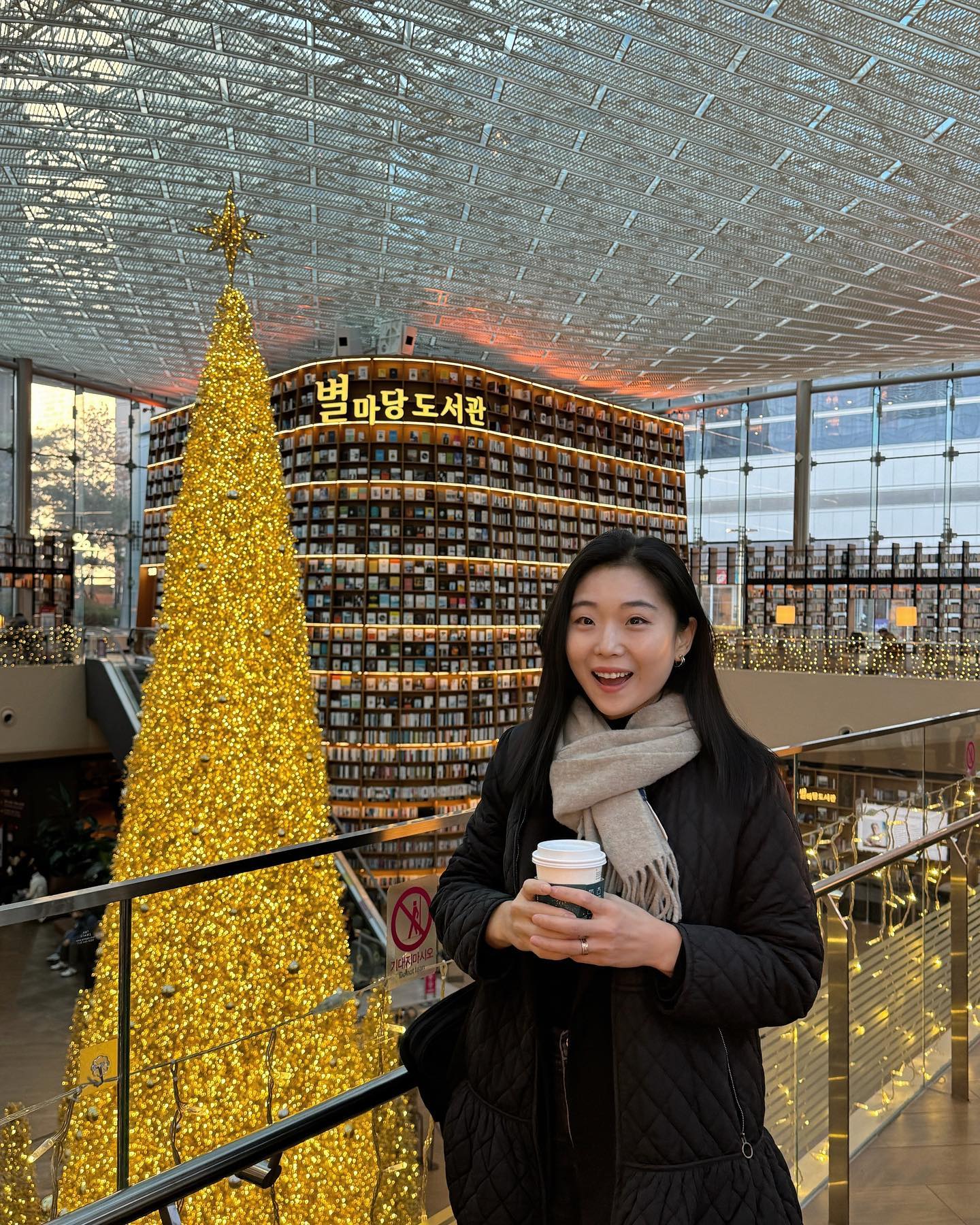 너무무추워서 호텔콕하다가는 설출장❄️❄️
부산날씨에 적응해서 너무 추운게 적응안됨🥲

요기조기 크리스마스 벌써 11월 끝…!
올해 한달밖에 안남았다니🥹

올 한해도 건강하고 따뜻하게 
보낼 수 있게하심 감사🤍

곧 성탄절🤍 

예주니랑은 따뜻해지면 서울 오자♥️

#크리스마스 #워킹맘 #워킹맘일상 #워킹맘스타그램 #크리스마스트리 #코엑스 #육아맘 #육아소통 #일상 #워킹맘그램