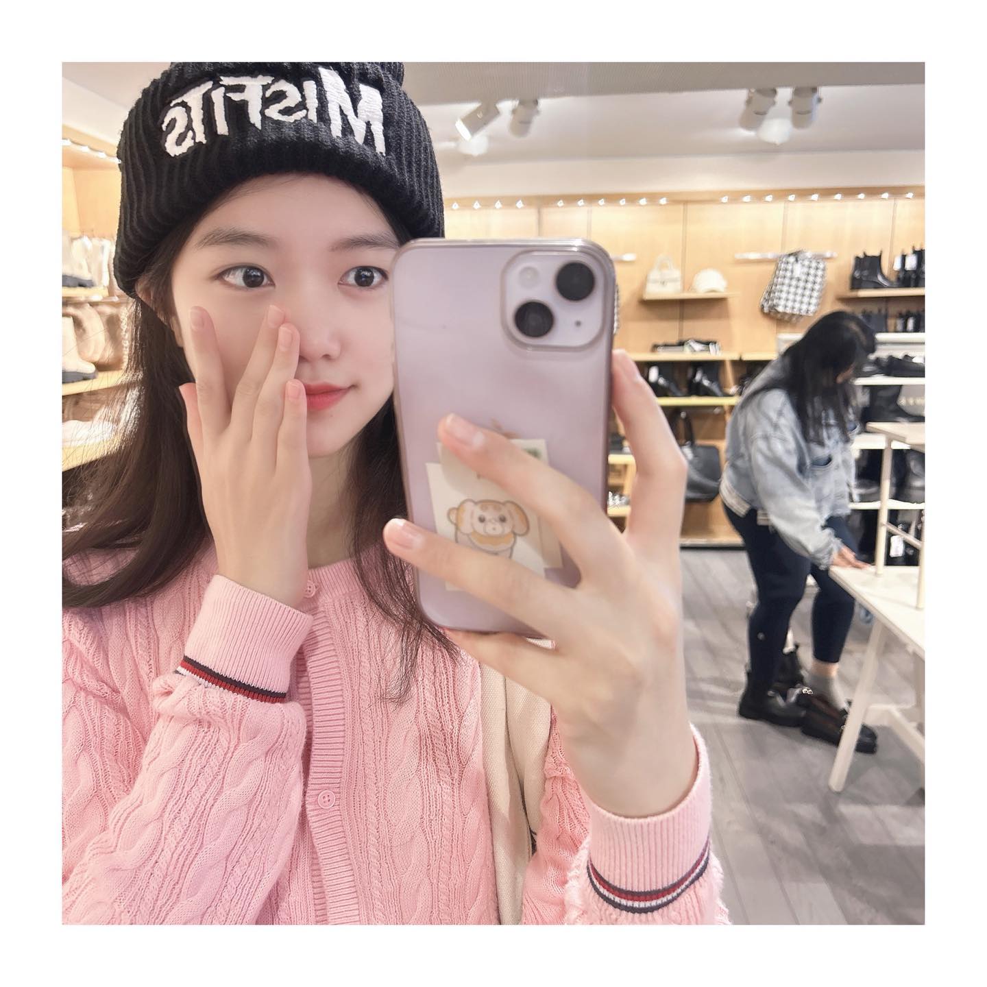 거울샷 
-
-
-
-
-
-
-
-
#instadaily #koreanstyle #selfie #거울셀카 #비니 #패션 #사진소통 #사진계정맞팔 #일상 #🖤