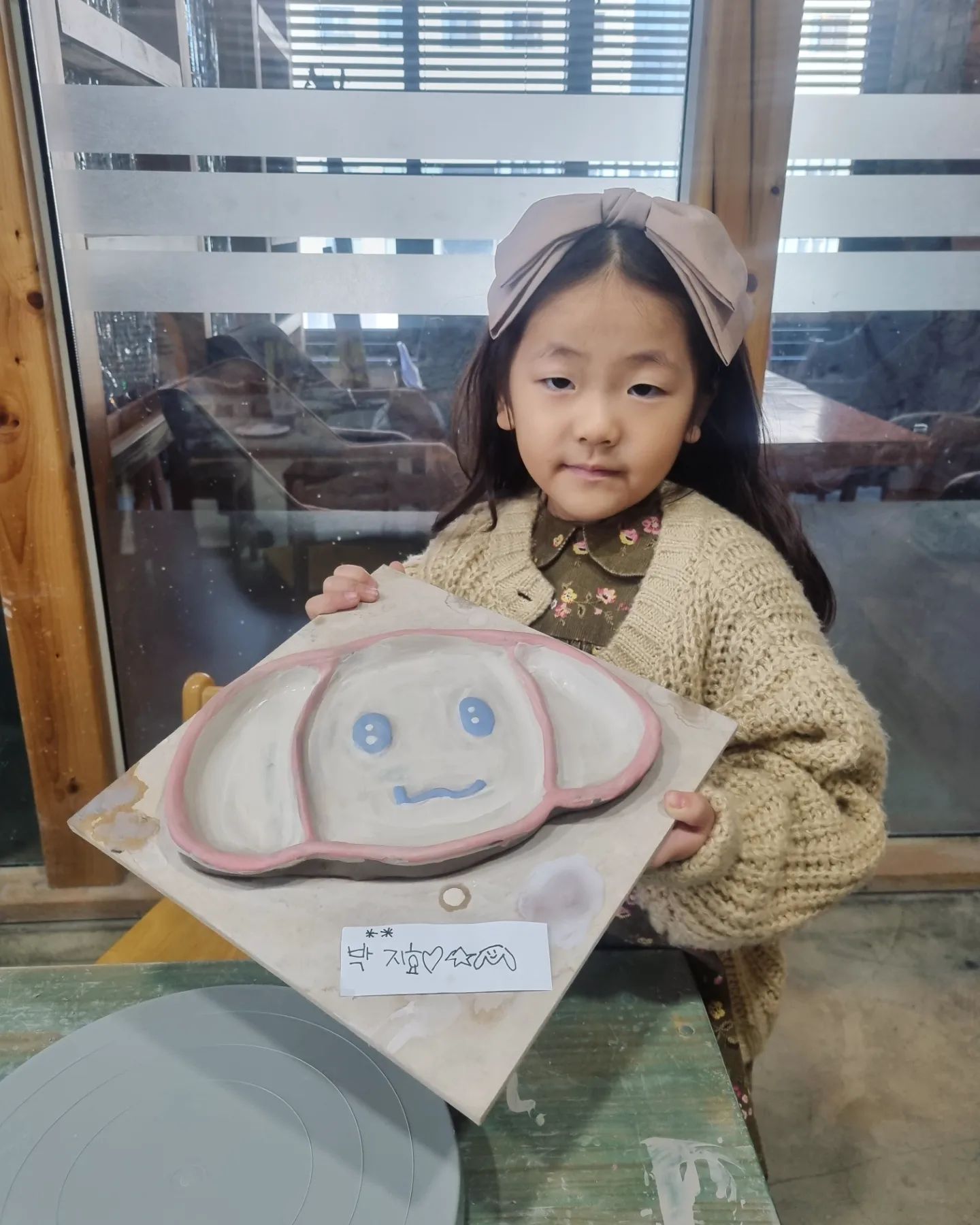 #２０２３１１１２ 

지민이 지효나이쯤 아마 가본거 같은데
다시 재방문!!
너희들만의 그릇🎶
둘다 재미있어함🩵

#청라공감도예