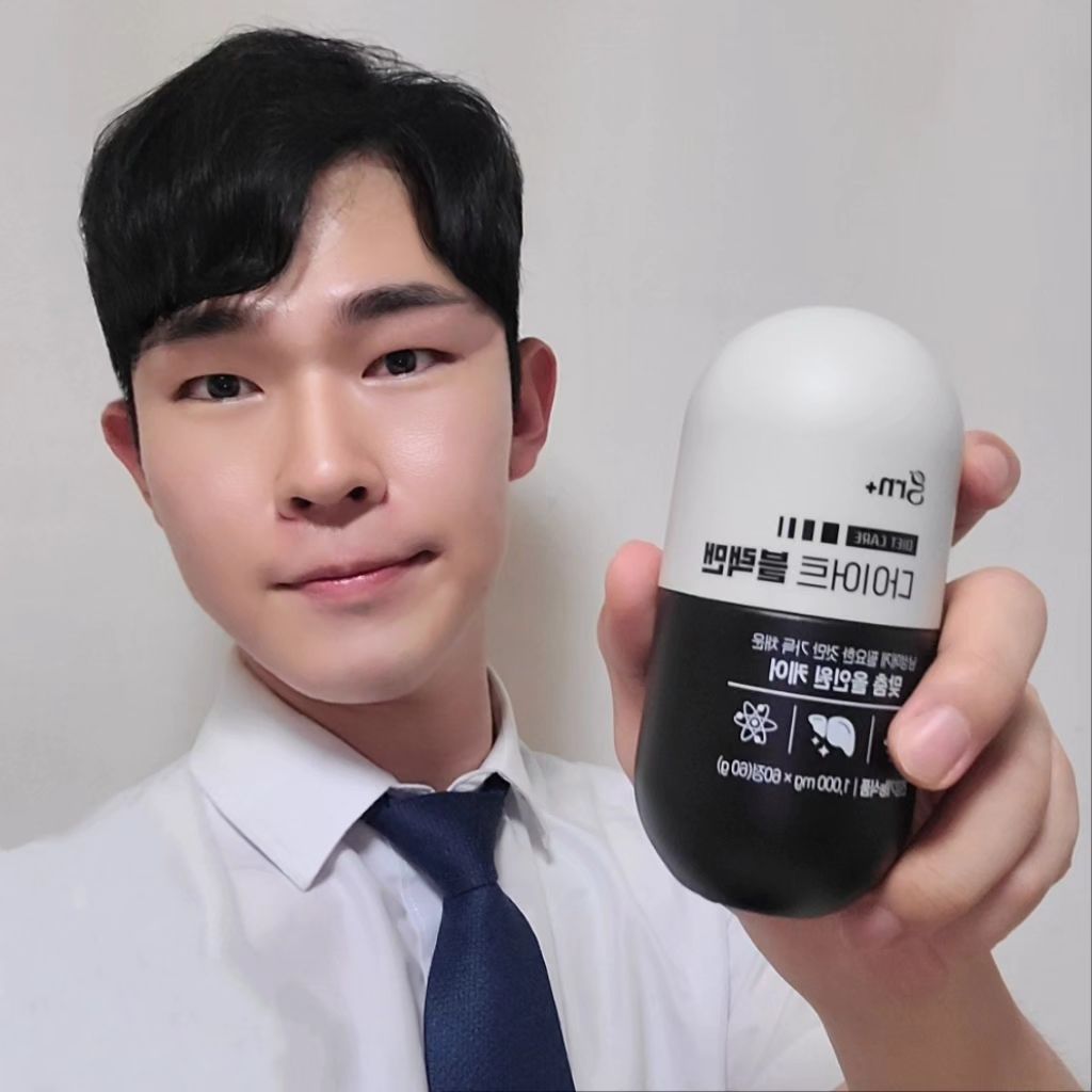 #협찬
'
남성 고민에 집중한 GRN의 신제품 ‘다이어트 블랙맨’!💪🏻✨️
GRN grn__official
[다이어트 블랙맨]
'
GRN 다이어트 블랙맨은,
점점 날씨가 더워지는 요즘, 얇아지는 옷에 맞춰 제품과 함께 FIT을 챙길 수 있는 제품으로 여러 제품을 섭취하기 귀찮은 남성들을 위한 올인원 케어 제품입니다!🙆🏻‍♂️👍🏻
'
운동을 시작하기 전에 먹고 운동을 하니 확실히 힘도 덜들고 하고나서도 몸도 개운한 느낌입니다! 오직 남성을 위한 올인원 케어 제품으로 다이어트 + 간 기능 개선 + 필수 영양소(비타민, 미네랄 등)까지 함유되어 있다는 사실!👨🏻‍🏫
'
요즘 많은 업무량에 피곤했는데 블랙맨을 챙겨먹고 확실히 피곤함이 줄었고 연말연시 기름진 식습관으로 챙긴 체지방관리에 도움을 줄 수 있는 녹차카테킨 성분 함유되어 있고 잦은 야근, 술자리로 인한 간 기능 개선에 도움을 줄 수 있는 밀크씨슬 성분 함유되어 너무 좋았습니다!🌿💚
'
활동량이 많은 남성을 위한 항산화 트리플 케어와 필수 영양소(비타민, 미네랄 등)이 항산화 작용을 하여 과도한 운동 시 발생할 수 있는 세포 손상을 막아 근손실 방지는 기본 신체 기능을 건강하게 유지해줍니다!💪🏻✨️
'
하루 2정, 점심, 저녁 식후 1정씩 섭취하면 간편하게 건강관리가 가능한 GRN 다이어트 블랙맨, 앞으로도 운동할 때 블랙맨과 함께 해보겠습니다!🙋🏻‍♂️
'
#GRN #다이어트블랙맨 #블랙맨 #검정이 #남자다이어트 #남자다이어트보조제 #오운완 #운동하는남자 #관리하는남자 #직장인다이어트 #남편선물 #남친선물