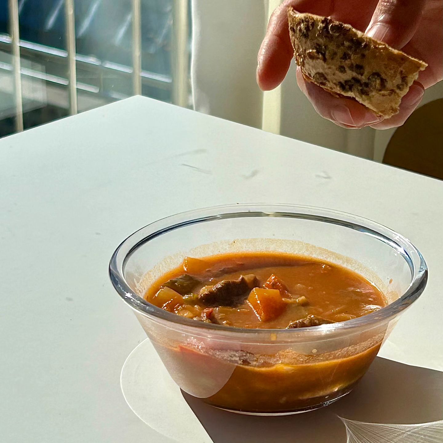 #토마토비프스튜 는 겨울한정메뉴로 판매종료 되었습니다 🥰
겨울에 다시 찾아뵙도록 할게요 ✋️
(아마 11월쯤 되지않을까 싶어요)

오늘은 부득이하게 가족과 오랜만에 공연을 보러 가느라⭐️4시까지만⭐️ 영업하게 되었습니다🥲
오랜만에 문화생활이라 아주 설레네요 😆
방문예정인 분들께 양해부탁드리며, 오시는길 참고부탁드릴게요🙏

🐰  운영시간
▪︎ 10AM - 8PM
▪︎ BREAK TIME | 4PM - 5PM
▪︎ 매주 수요일 휴무

🐰 배민, 요기요 주문가능
🐰 단체주문가능(사전문의)
.
.
.
.
.
#사월의토끼 #샐러드카페 #김해샐러드 #양산샐러드 #부산샐러드 #창원샐러드 #봉리단길카페 #김해봉리단길 #김해봉리단길맛집 #김해맛집 #김해파스타 #김해샌드위치 #김해포케 #김해샐러드카페 #김해데이트 #김해그릭요거트 #김해도시락 #김해여행 #김해핫플 #김해가볼만한곳 #김해카페추천 #김해카페