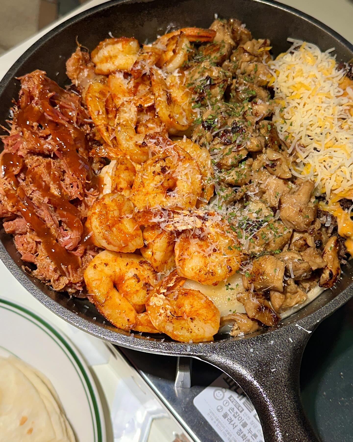 #협찬
부산에서 보기 드문, 텍스멕스 전문점 미드타운 볼!
해외느낌 낭낭한 분위기에 맛있는 음식까지 완전 힙한 곳❤️‍🔥
광안리에서 특색있는 메뉴 찾으신다면 여기🌟🌟
저는 파히타 먹었는데 양도 엄청 많고 소스도 다양해서 좋았어요😋

📍미드타운 볼
부산 수영구 민락로19번길 19
🐰아기의자 있어요➿

midtown_bowl_ 
#미드타운볼 #부산맛집 #광안리맛집 #부산이색맛집
#광안리술집 #부산여행 #부산가볼만한곳 #광안리핫플레이스 #부산명소 #부산먹방