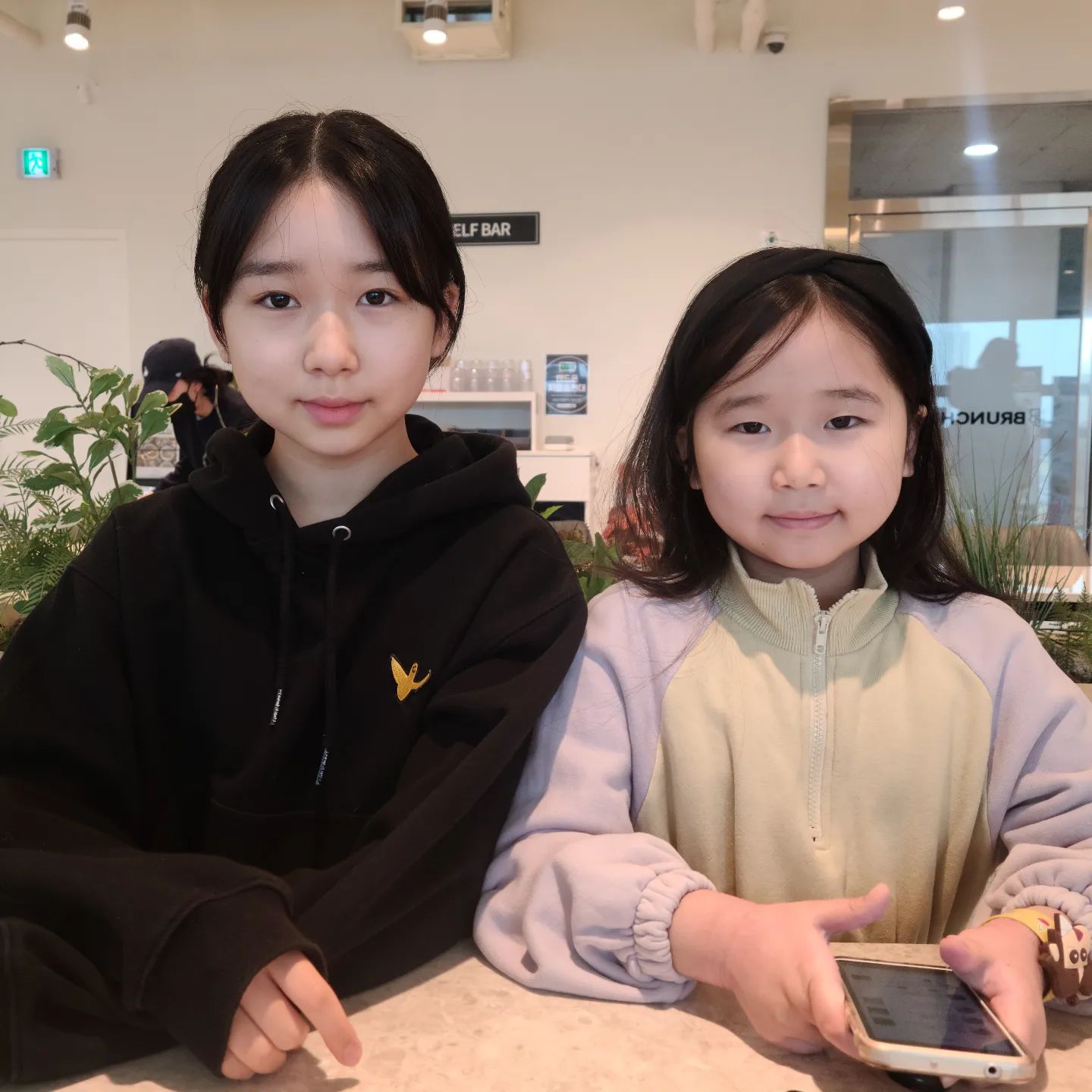 ⠀
채아, 채린이랑 간만에 데이트♡
주말은 친구랑 논다고 맨날 바쁘신분이
귀한 시간을 다내주고. 아주 고마워 😊 

#오채아 #아역배우 #중학생배우
#청소년배우 #주니어모델 #광고모델
#영화배우 #오채린