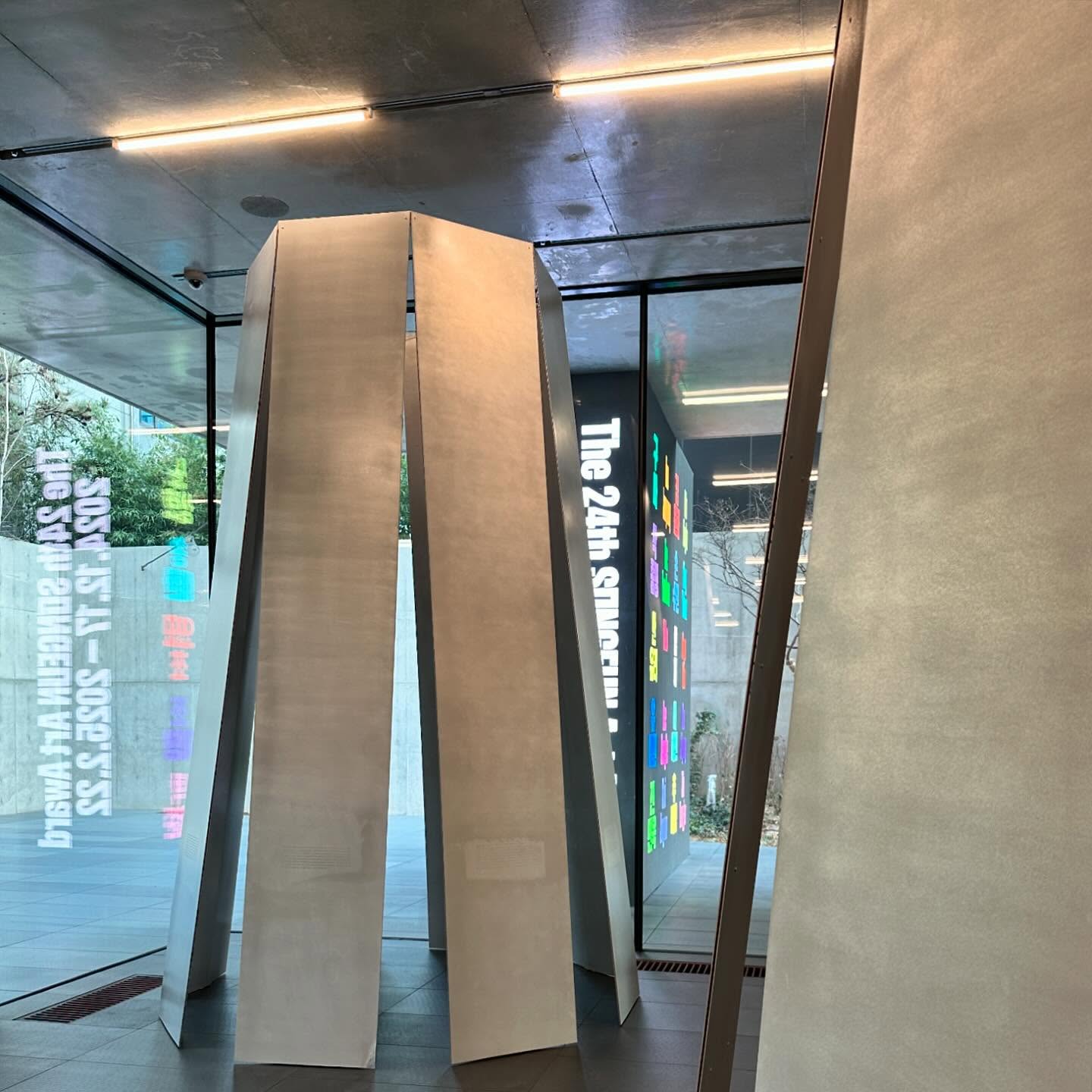 연말엔 송은미술대상전을 봐야 한해가 마무리 하는 기분
올해 작품들도 과연 독보적이다 

-
#대상은누구일까 #제24회송은미술대상전 
#강남전시 #전시회 #exhibition #art