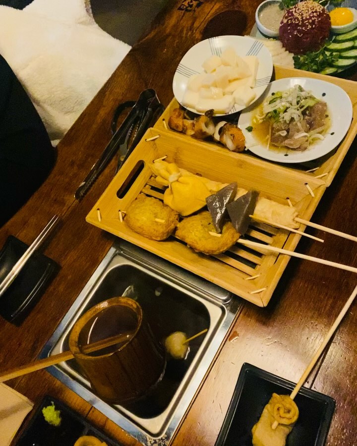신랑이랑 데이트😍

동네 망리단길로~

추운날씨엔 뜨끈한 오뎅국물이쥐❤️

맛나당~ 철길부산집 망원점

#철길부산집 #철길부산집망원점 #망리단길맛집 #망리단길
#데이트