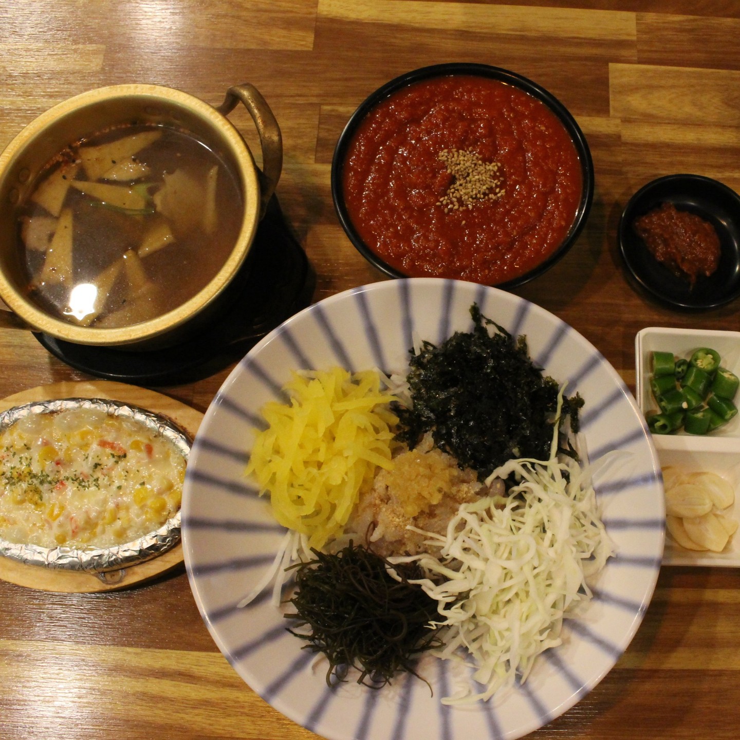 신랑이랑 간만에 밤마실~!!!
날씨도 선선하고 가까운 곳에 가성비 좋은 곳이 있다고해서 갔는데 간만에 고삐 풀려서 둘이서 너무 많이 먹음^^;;;

가격도 착하고 집에서 먹다가 밖에서 먹으니 역시 분위기도 맛도 최고였으~
우리 이제 종종 나가자~♡

🍻 바다해포차 🍾
▷ 대구 북구 매전로 72-17 2호 
▷ 매일 17:00 ~ 24:00 (화요일 휴무)

#칠곡물회 #칠곡맛집 #대구태전동물회 #물회 #대구태전동맛집 #대구태전동술집 #바다해포차