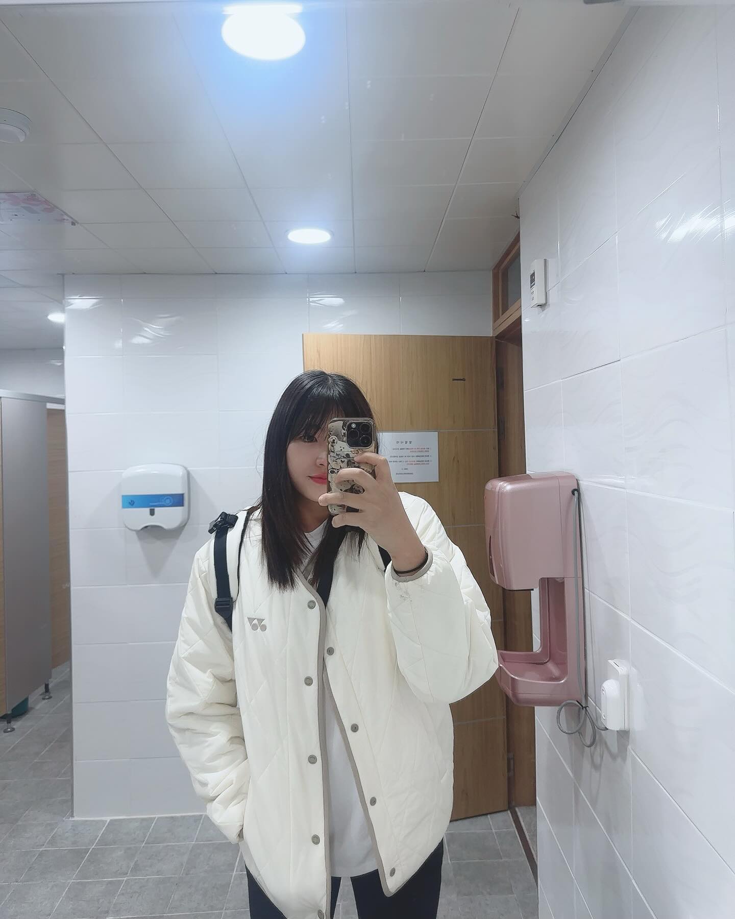 배드민턴 조아 👍

체육관이 너무추워 손가락이 얼거같지만

그래도 너무 잼🏸