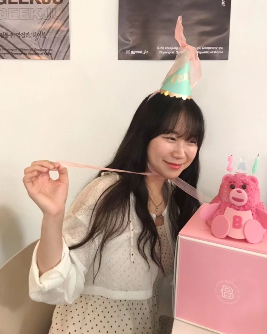 .
??: 요즘애들 생일파티 오래하네
.
.
#2023년 #진짜진짜 #마지막 #생일파티
#행복했답니다 #친구들아사랑해 #10년지기
#🫶 #🎉 #🎁 #🎂 #❤️ #28th #birthday