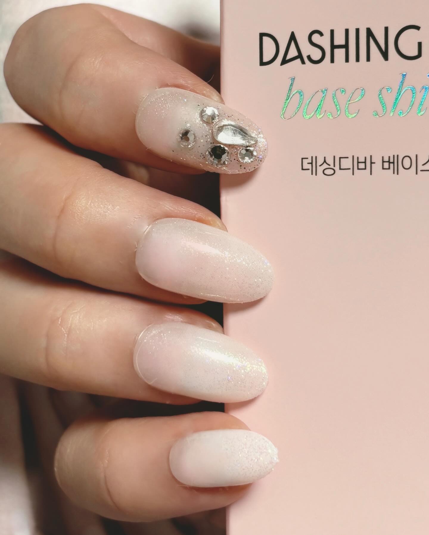 광고 dashingdiva_official
컬러
#매직프레스 #유포리아 
❄️❄️❄️연말파티❄️❄️❄️
#데싱디바 #데싱베스티3기 #데싱디바매직프레스 #매직 프레스 #네일 #네일팁 #셀프네일 #네일스타그램 #가을 네일 #코덕 #자석네일