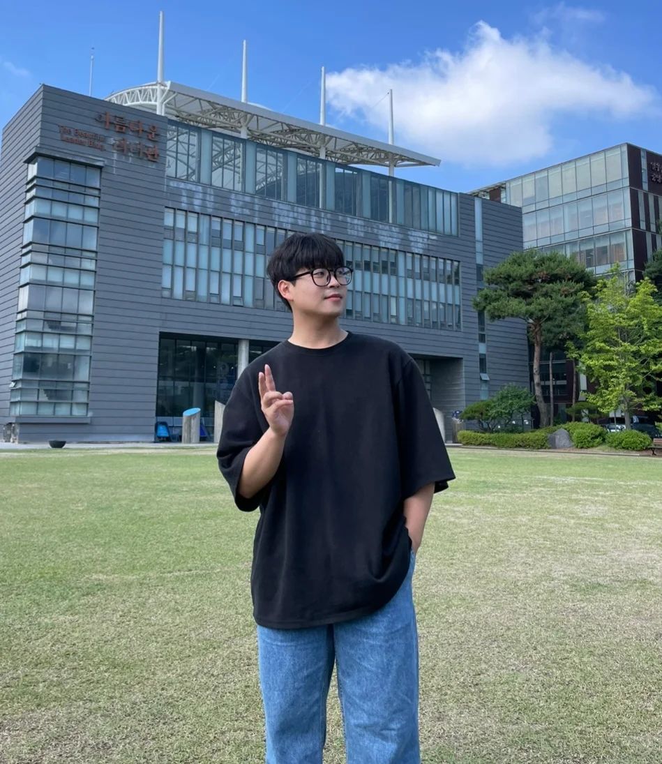 🌿☁️✌️
.
.
.
#신학과 #푸른하늘 #브이 #초록초록 #🌿