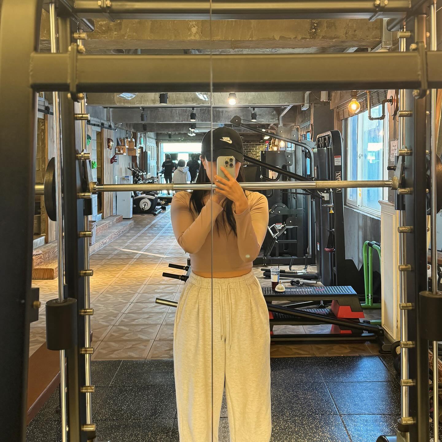 오늘도 운동 완료 🫶🏻
어깨 때리기

요즘 나의 일상 사진들
건물사진 백만개 ..🔆🔑
화이팅 👷🏻‍♀️