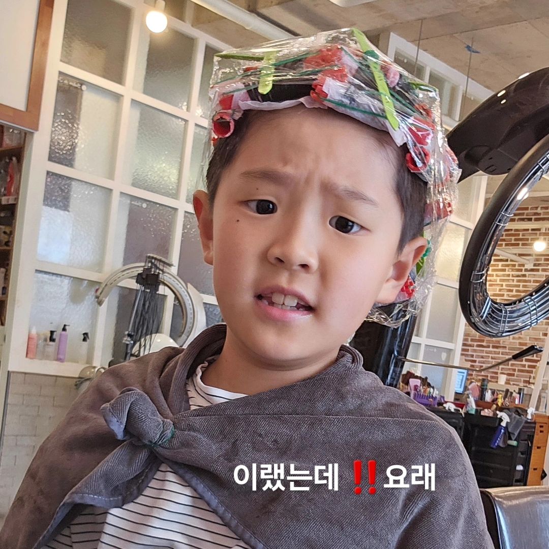 오늘도 묭실 무사히 🤍
또 또 맘에 안든다고 할까봐 노심초사 
그래도 쫌 컷다고 의젓하게 기다림
집에와서 맘에드는지 거울앞에 머리손질하는너

#이랬는데요래됐슴당
