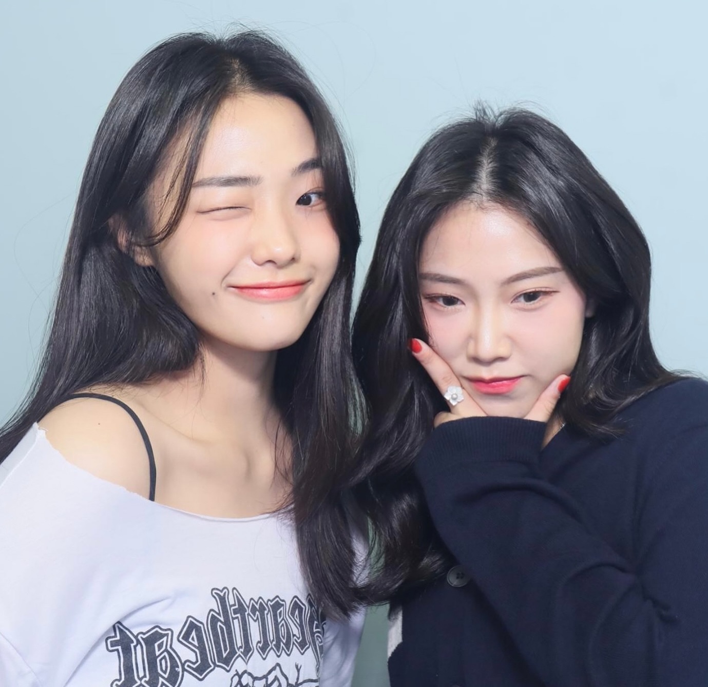 >_^