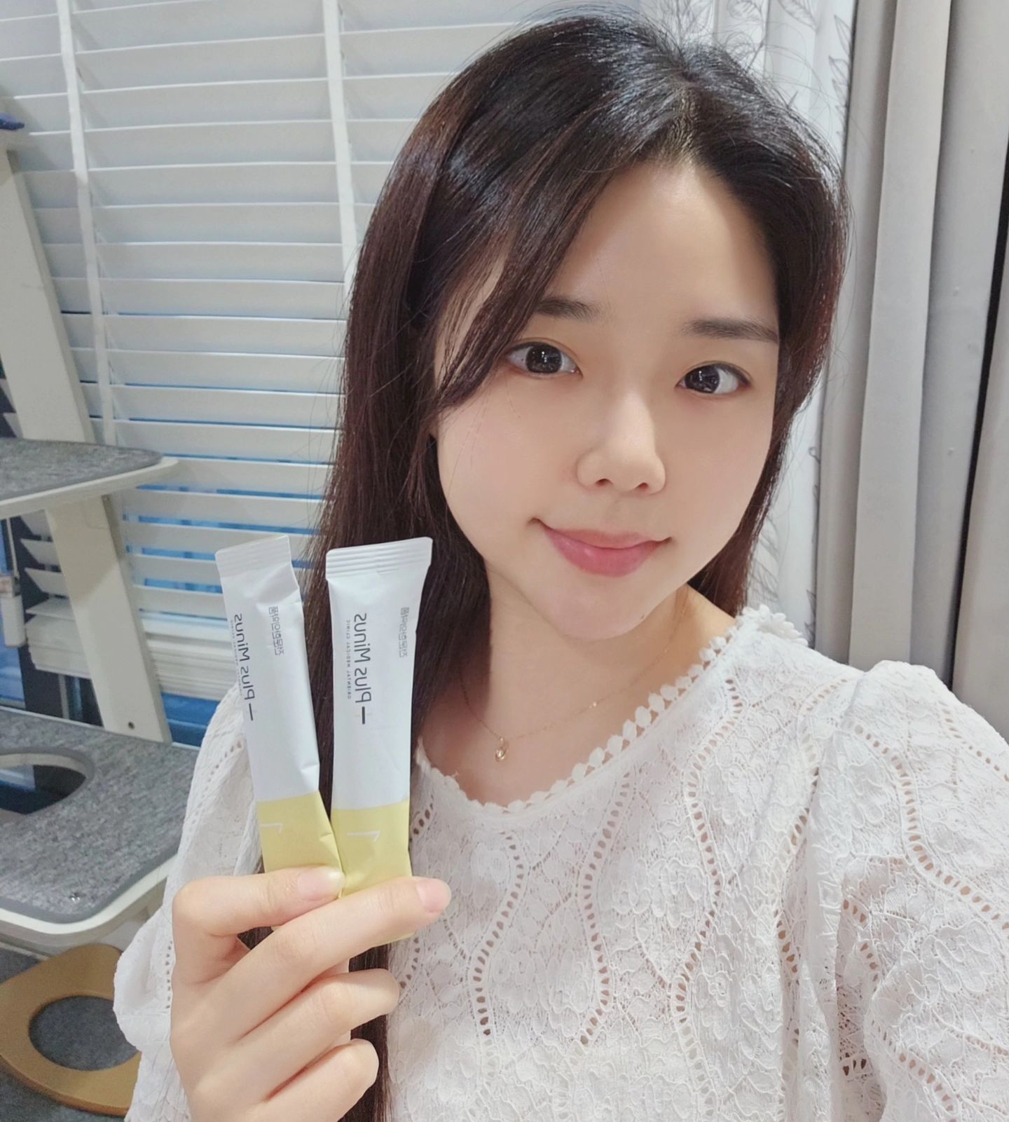 안전한 다이어트를 원하는분들 주목!!

다이어트 진료 19년!! 플러스마이너스 한의원🏥 
10만 케이스나 판매한 한약을 환으로만든 
고농축행감환♡

제가 아무리먹어도 살이 안찌는 체질인데 
요즘은 적게 먹어도 찌공~
찌는건 둘째, 순환이 잘안돼서 부어용..🥺
 
붓기와 급찐살을 안전하게 관리하기
위해 먹고있는 이것!!

🍃 탕약의 성분을 농축해서 환으로 만들어 
탕약의 효과와 환약의 지속성

🍃 개별포장으로 복용과 휴대가 편리

🍃식욕억제를 도움

🍃 신진대사를 원활히해주어 기초대사량이 
올라가 운동한 듯한 효과와 지방연소

밤늦게도 먹어서 걱정인데 좀 식욕을 억제할
필요가..ㅋ 🙄 그리고 저는 전신순환이 안되는게
제일 걱정인데 전신 순환 개선과 부종, 
노폐물을 배출해준답니당~

목에 약이 잘걸려서 삼키는게 힘든데
환이 작고 쓰지 않아 목넘김도 수월해용!!^^
.
.
.
.
.
.
#플러스마이너스한의원 #고농축행감환 #고농축행감환후기 #다이어트 #다이어트한약 #다이어트자극 #다이어트후기 #행감환후기 #다이어트한의원 #diet