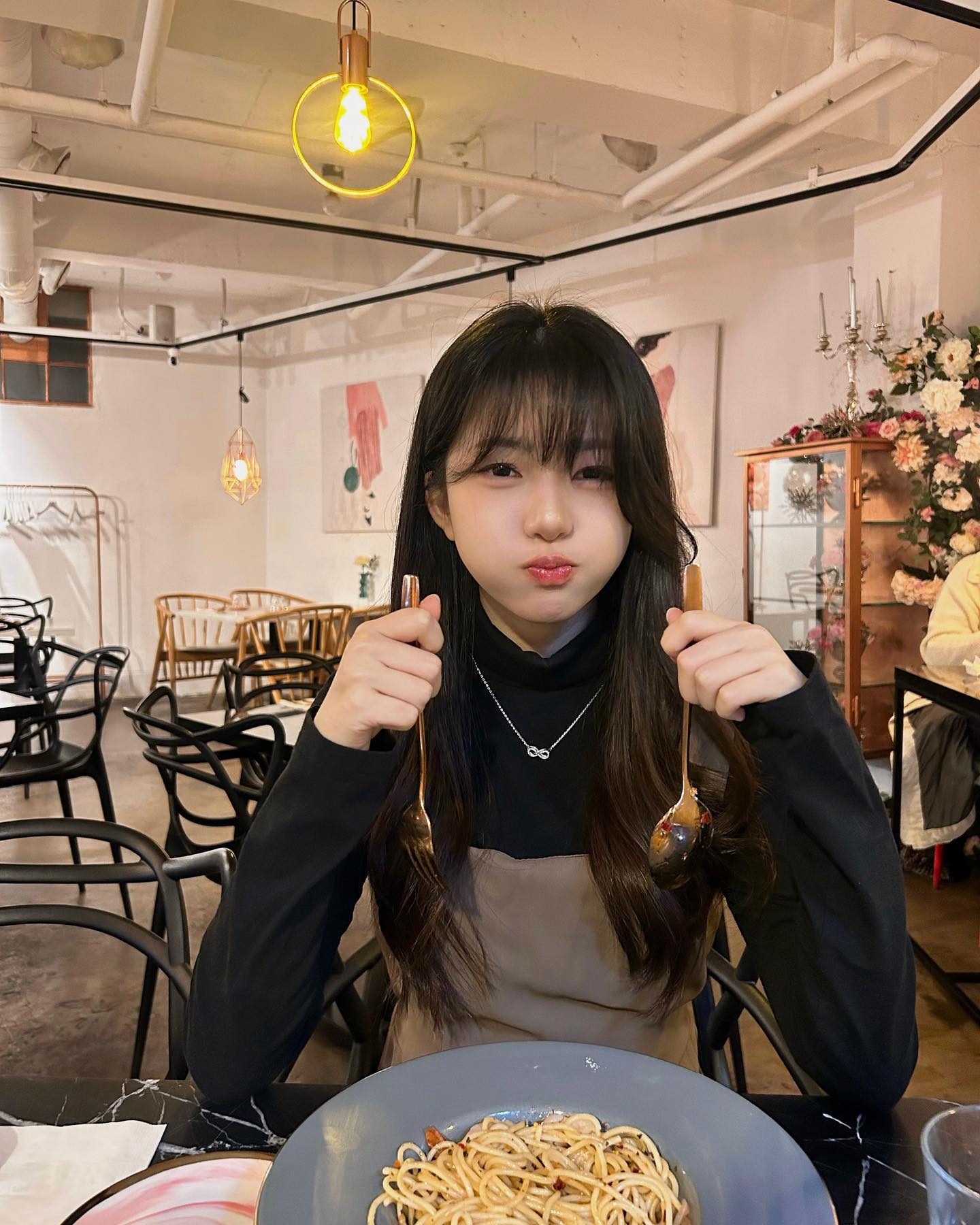 맛있는거 앞에서 표정관리 못하는 나..
다들 배부른 설 보내셨나요!ㅎㅎ