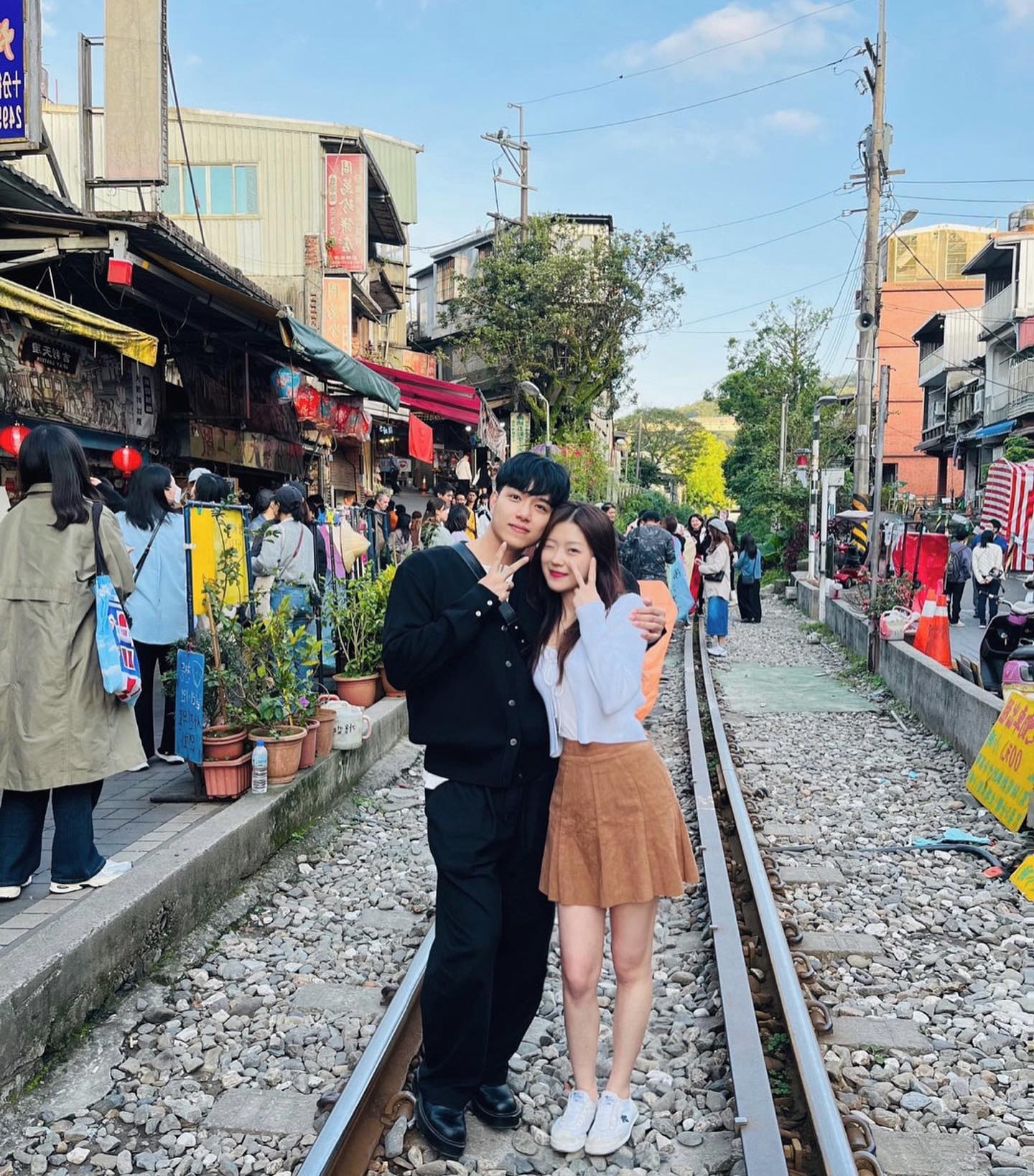 오빠랑 스펀에서 풍등날리기 대성공 🌟 이제 사진작가아저씨의 컨셉을 곁들인 ,,^^ 소원쓴거 다 이루어졌으면 !